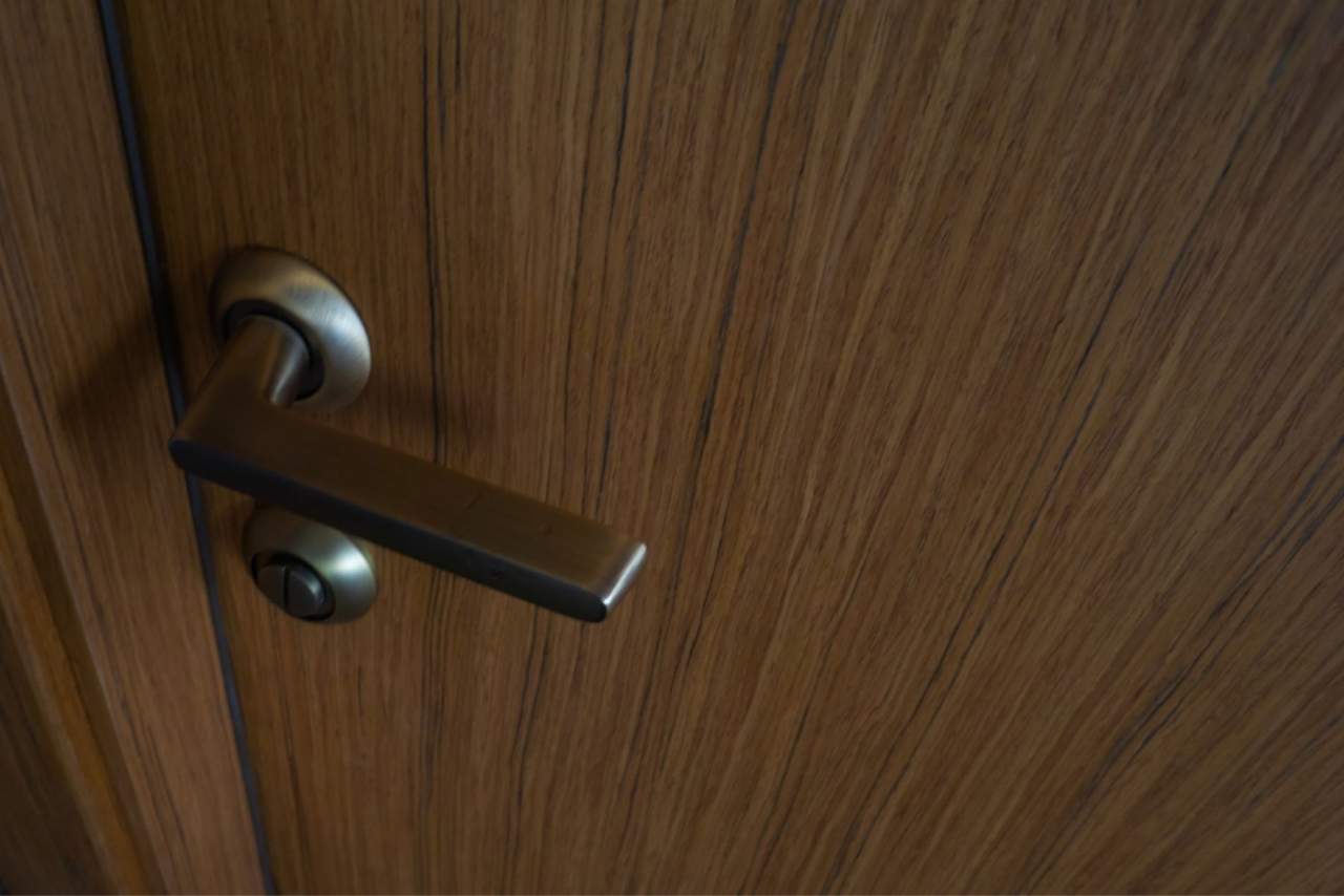 Multiservicios Dorcas y su puerta acorazada Kiuso Granada
