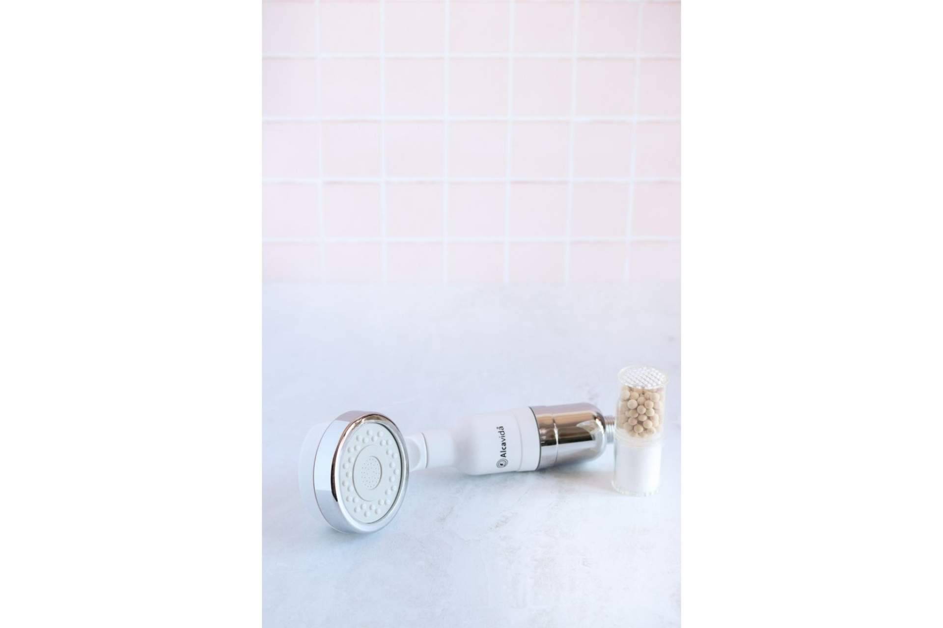 Alcavida y los beneficios del filtro de ducha que ofrece
