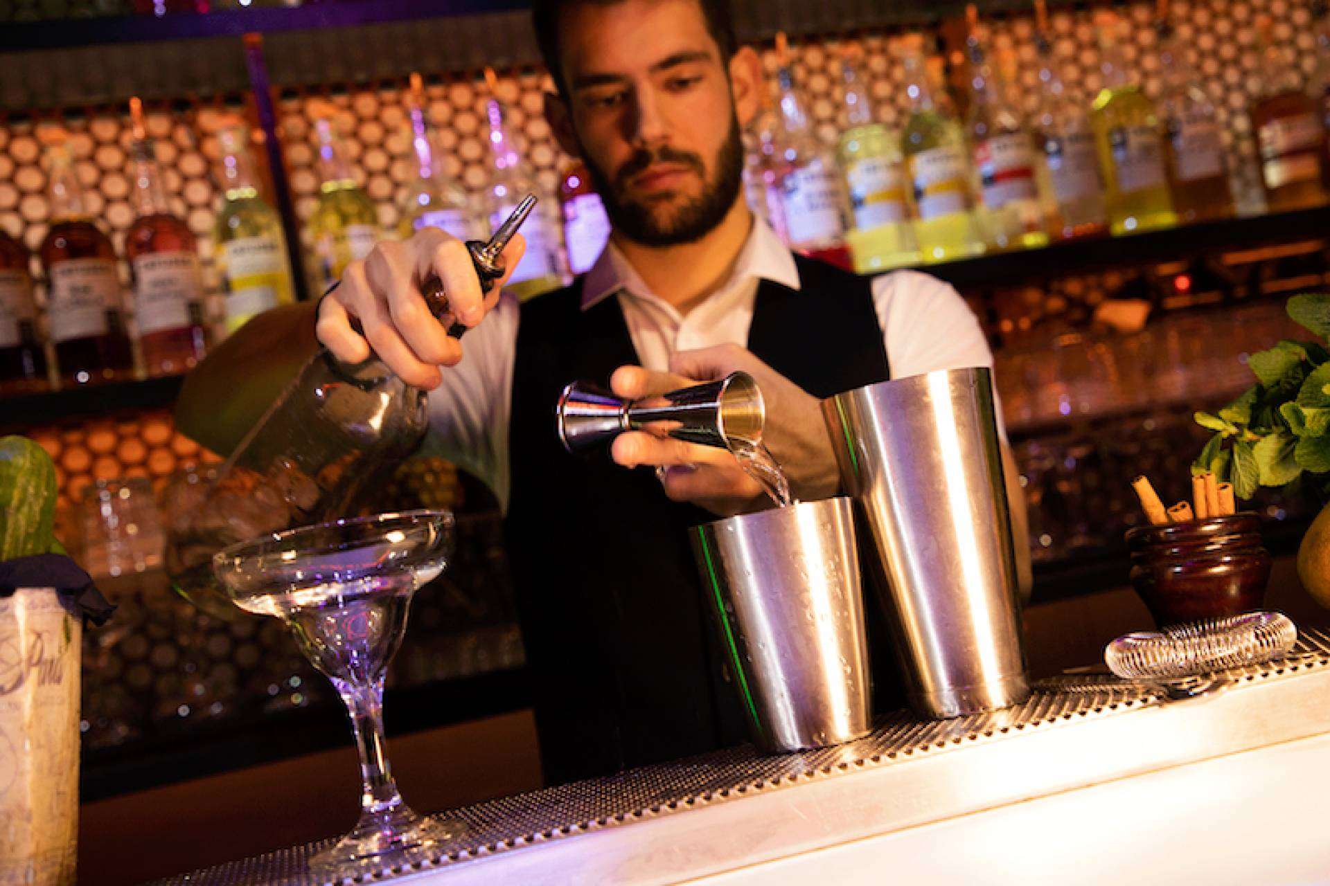 ESCOM forma a los mejores bartenders de España