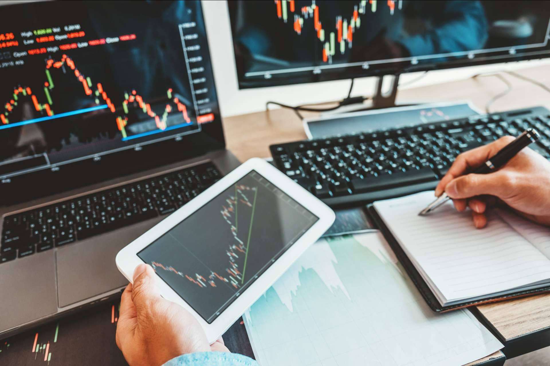 Complementar la formación con plataformas de trading con Área de Inversión