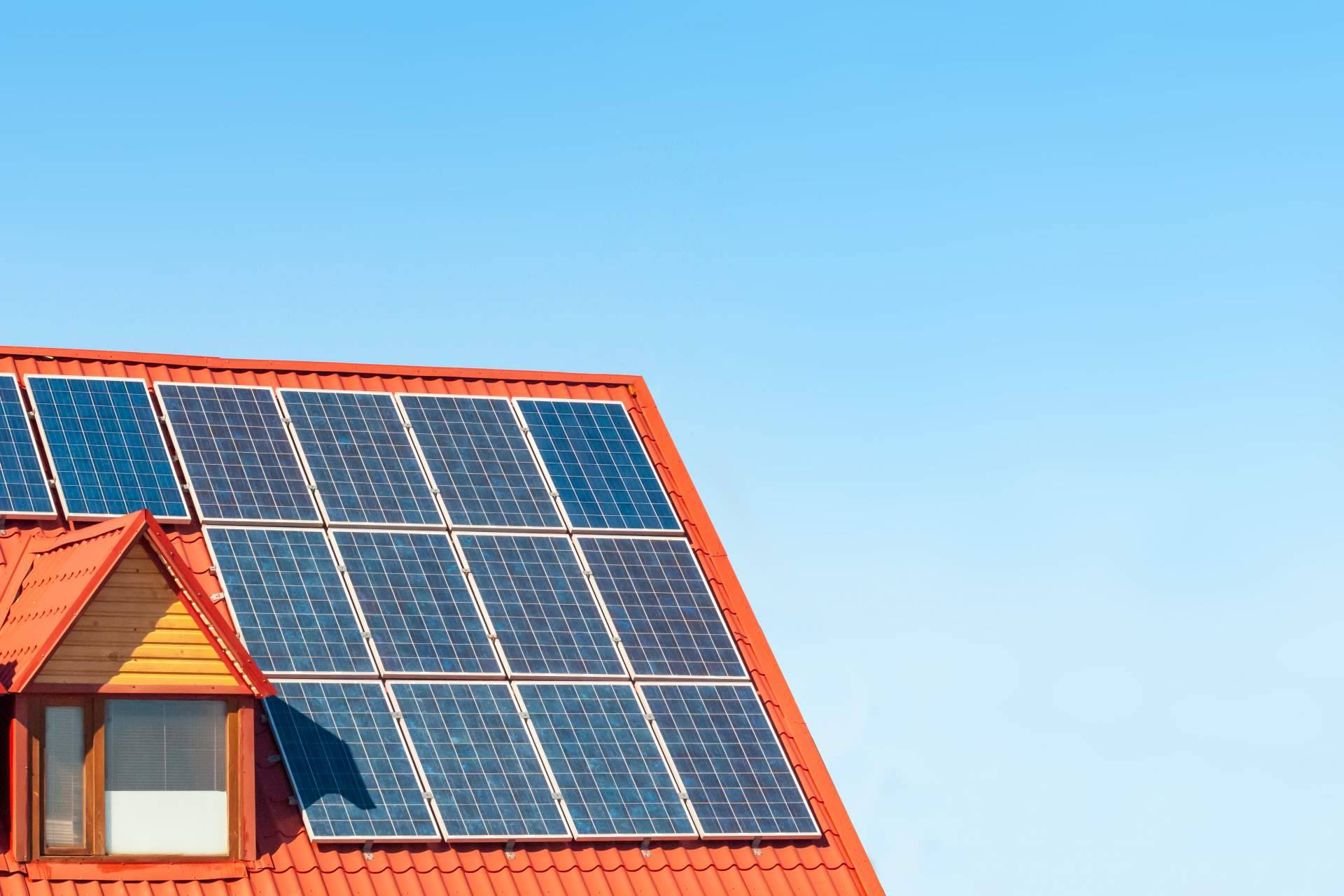 Una solución para la subida de la luz es la instalación de placas solares