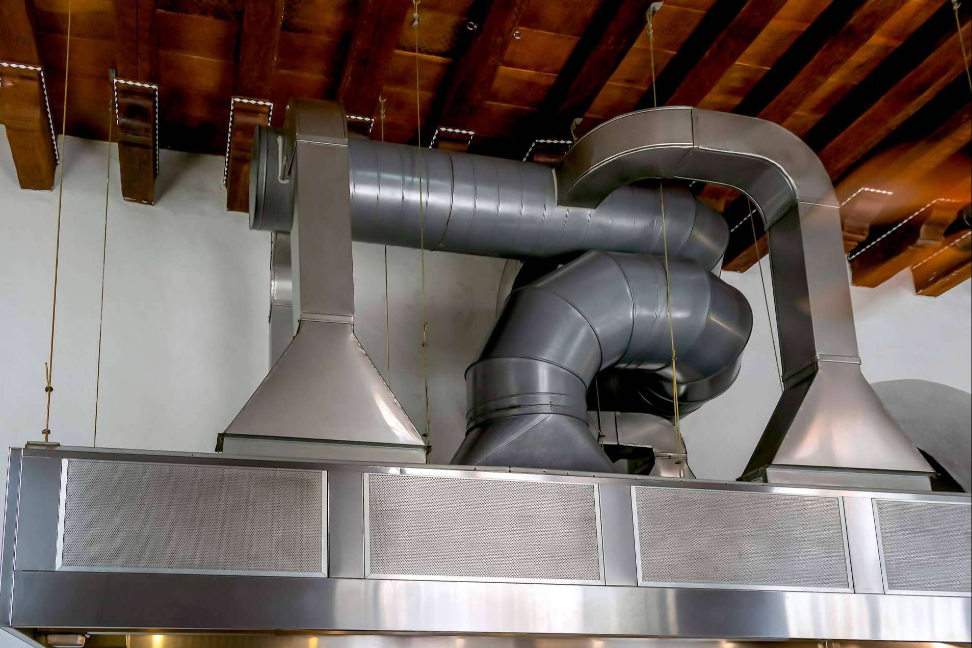 Acerca de los servicios de limpieza y mantenimiento de las extracciones de humo en cocinas industriales de Tecnigras