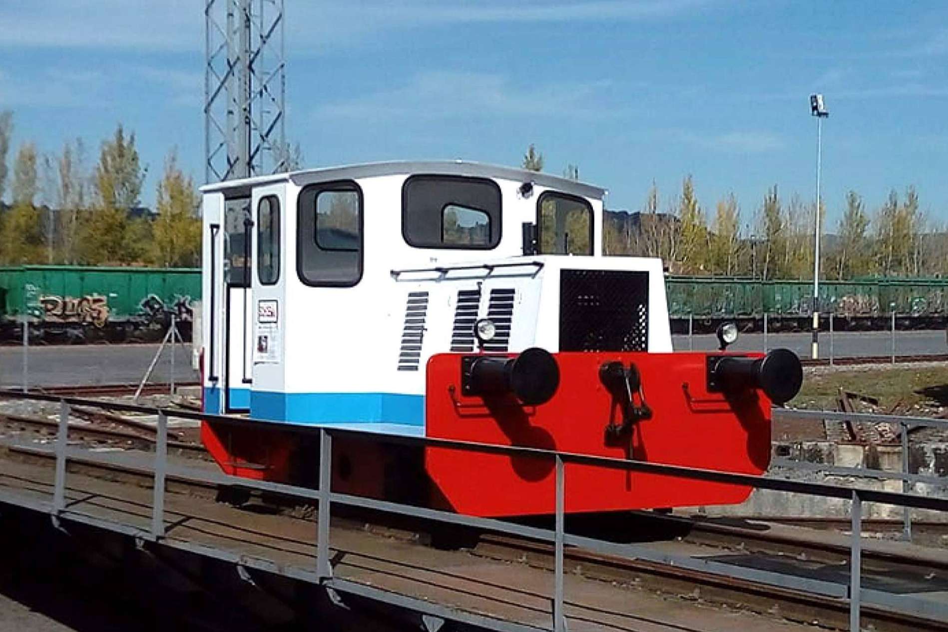 Una antigua locomotora de ERCROS restaurada por la Fundación del Patrimonio Ferroviario