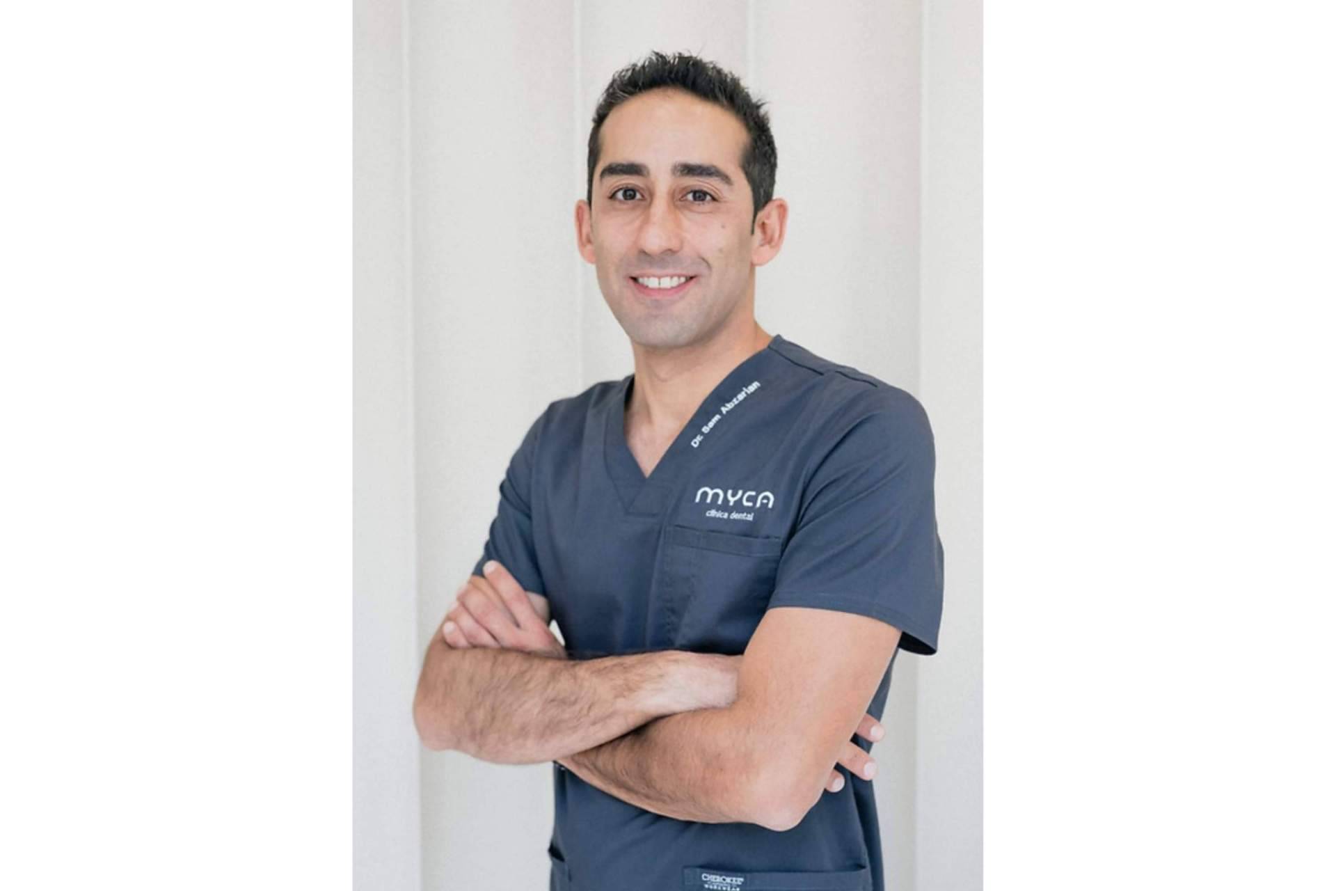 MYCA realiza tratamientos de implantes dentales para sonreír sin complejos
