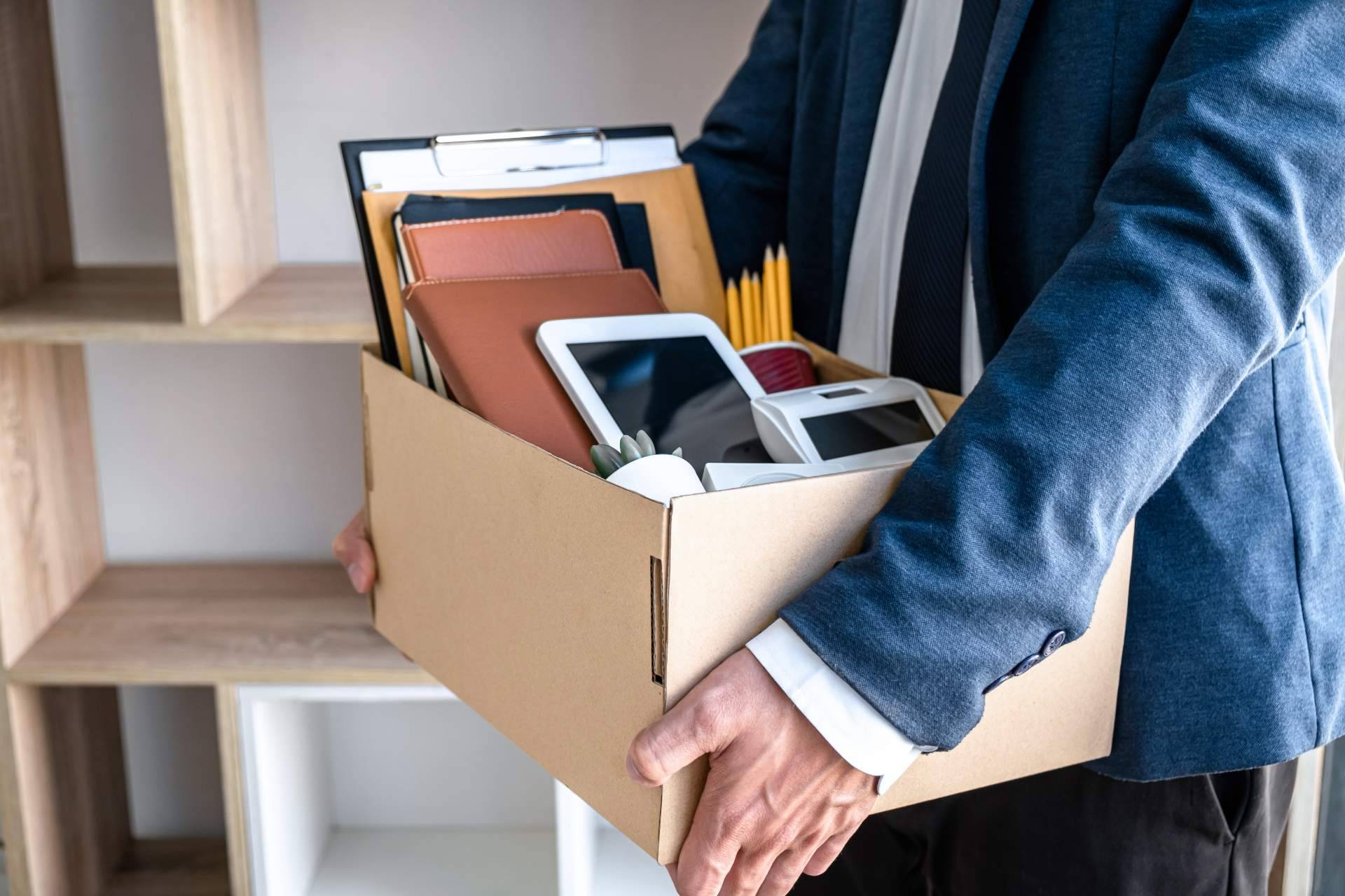 Cuando un trabajador se niega a firmar la carta de despido, ¿qué debe hacer la empresa?