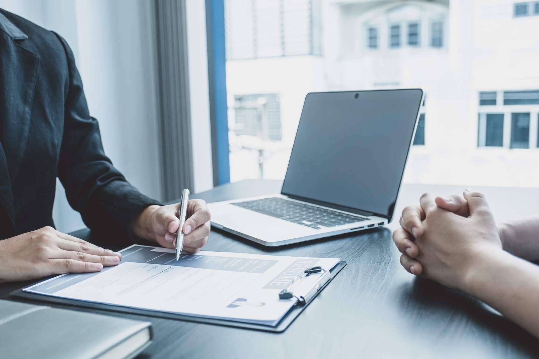 ¿En qué consiste una investigación pre laboral?