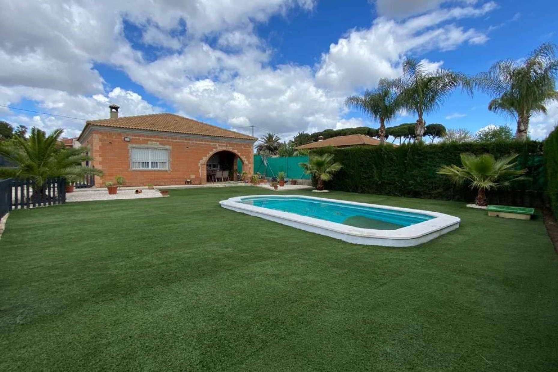 El césped reciclado de fútbol es una tendencia de mercado en alza, para la instalación de jardines, residenciales y actividades de ocio