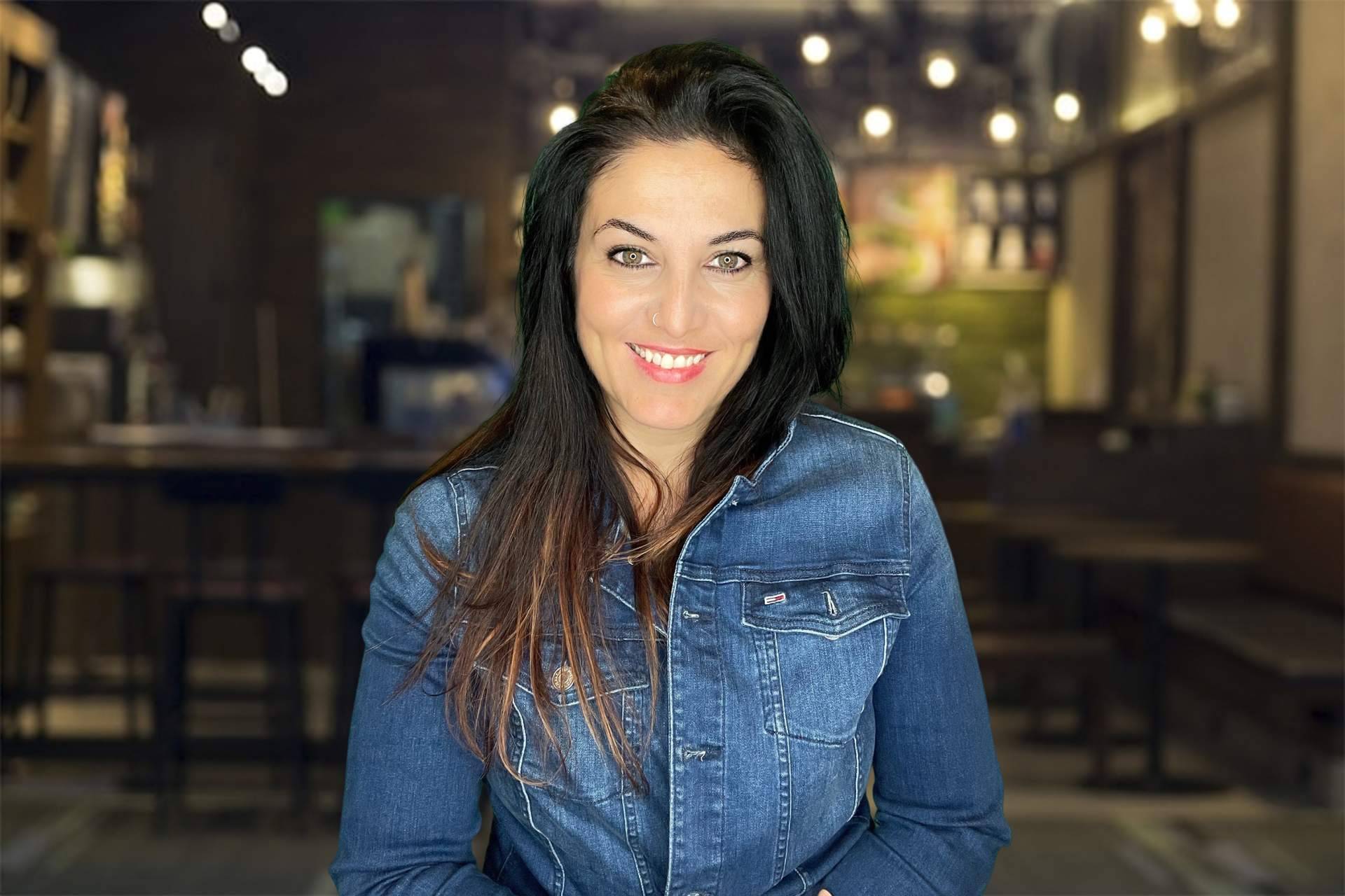 Lena Valenti, la escritora romántica que cambia las reglas del juego