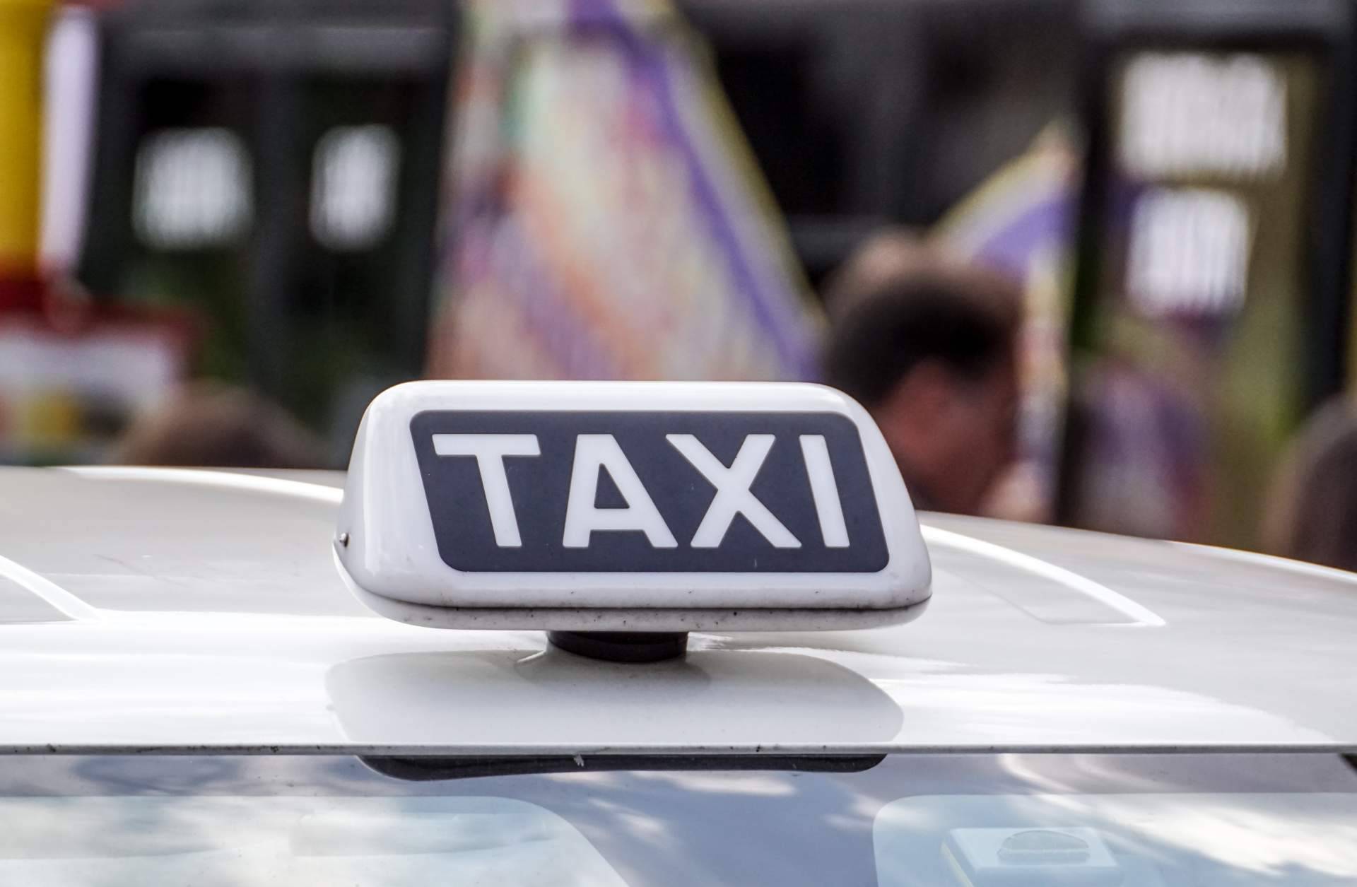 ¿Cómo se puede ir al Parque Warner? Taxis Parque Warner Madrid