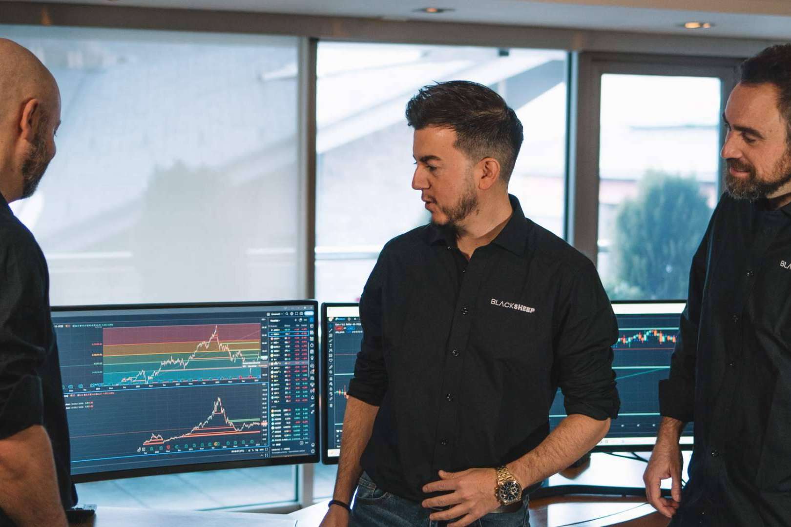 ¿Cómo iniciar en el trading sin arriesgar el propio dinero?, según Black Sheep Academy