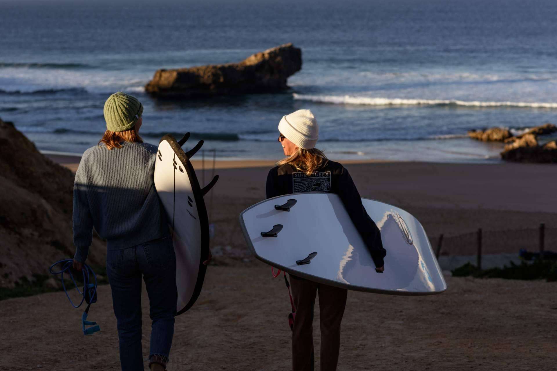 Algunos de los mejores destinos para surfear en octubre, de la mano de Flysurf