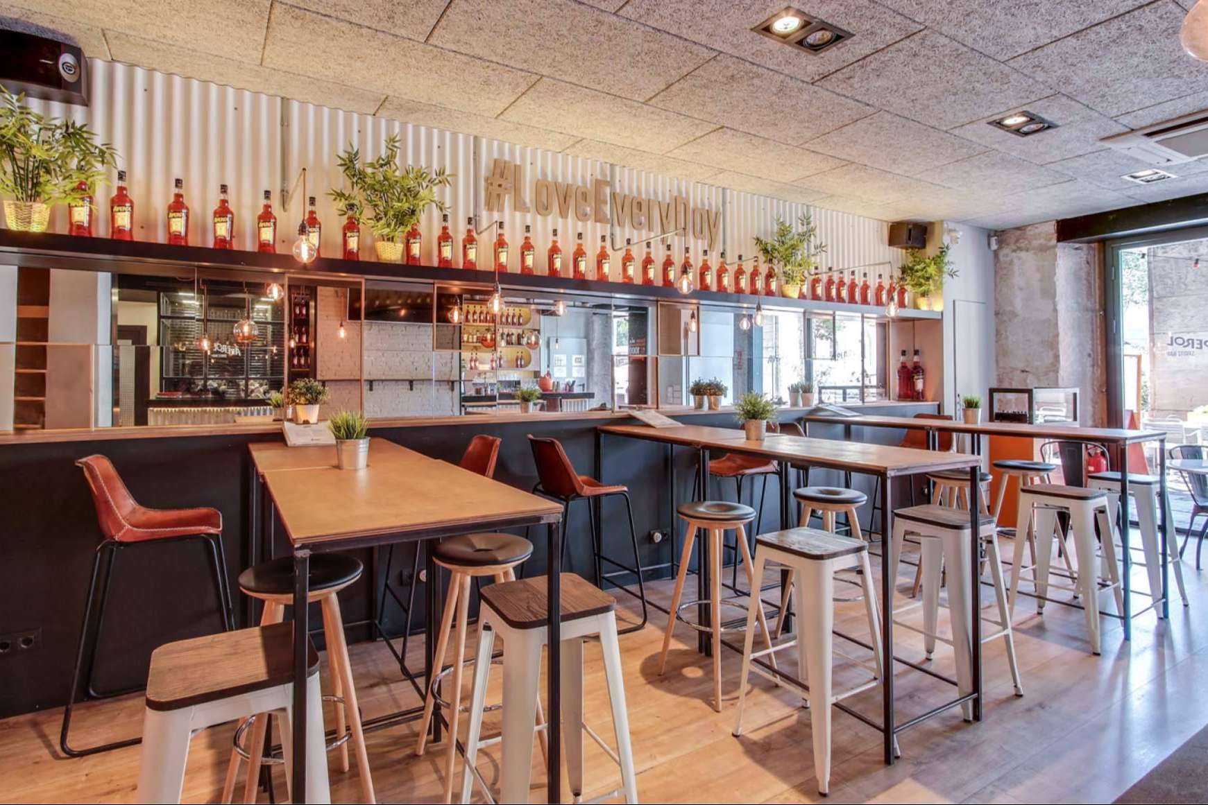Interiorismo de bares y cafeterías con INDAStudio