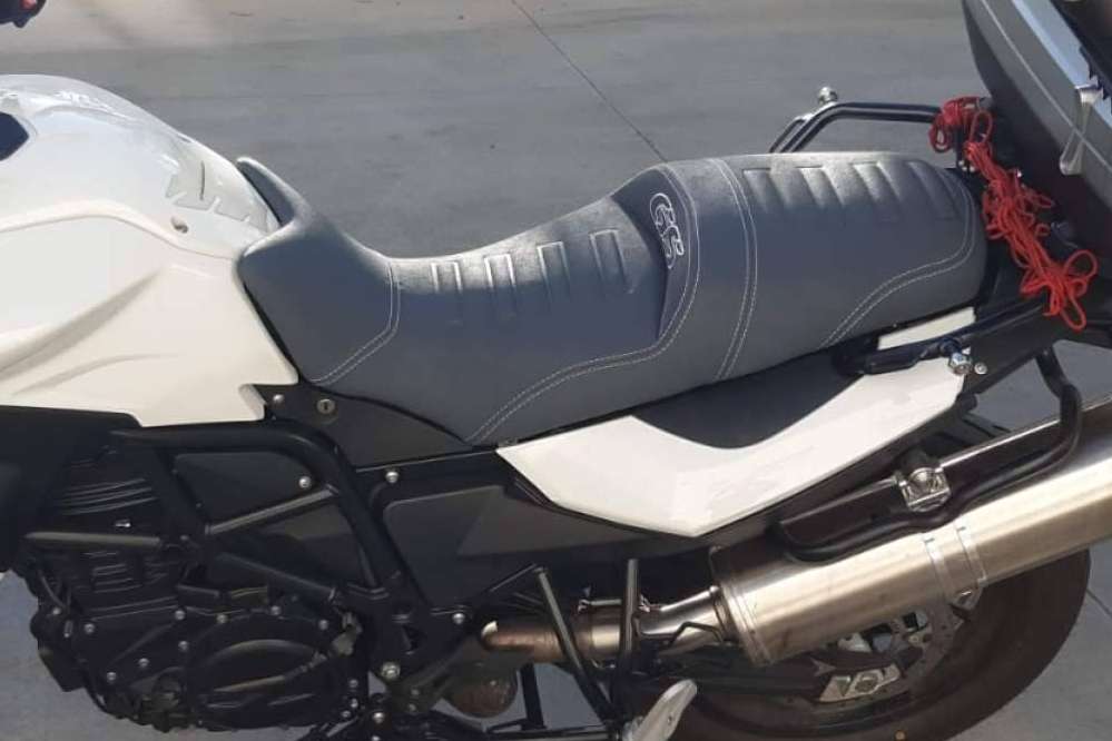 Conocer los beneficios que aporta un asiento confort para motos de JM-FUNDAS