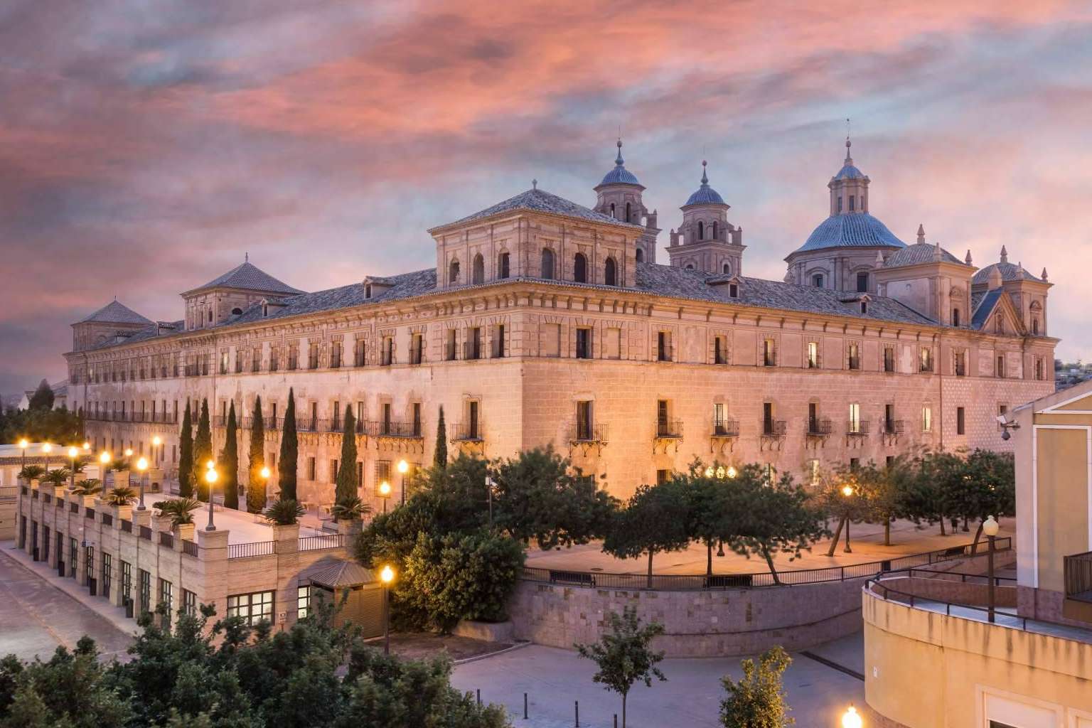 El vicedecano de Odontología de la UCAM colabora con el campeón Topuria creando su protector bucal
