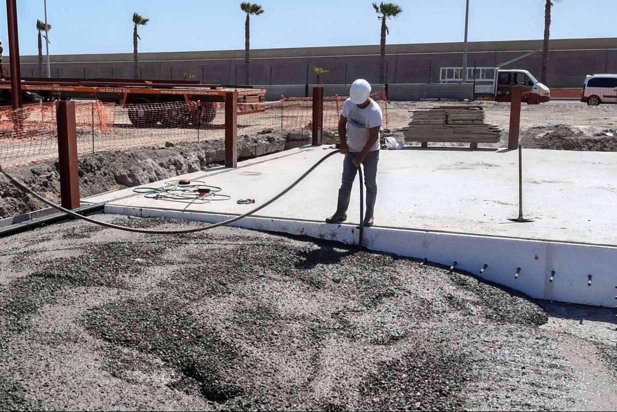 Construir una solera de hormigón destilería con fibras de Barchip sin mallazos