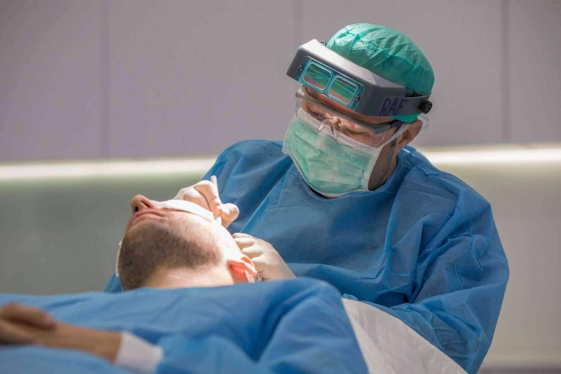 El prestigioso Dr. Rafael De Freitas abre su consulta de asesoramiento capilar en Medical Center Tuset 34