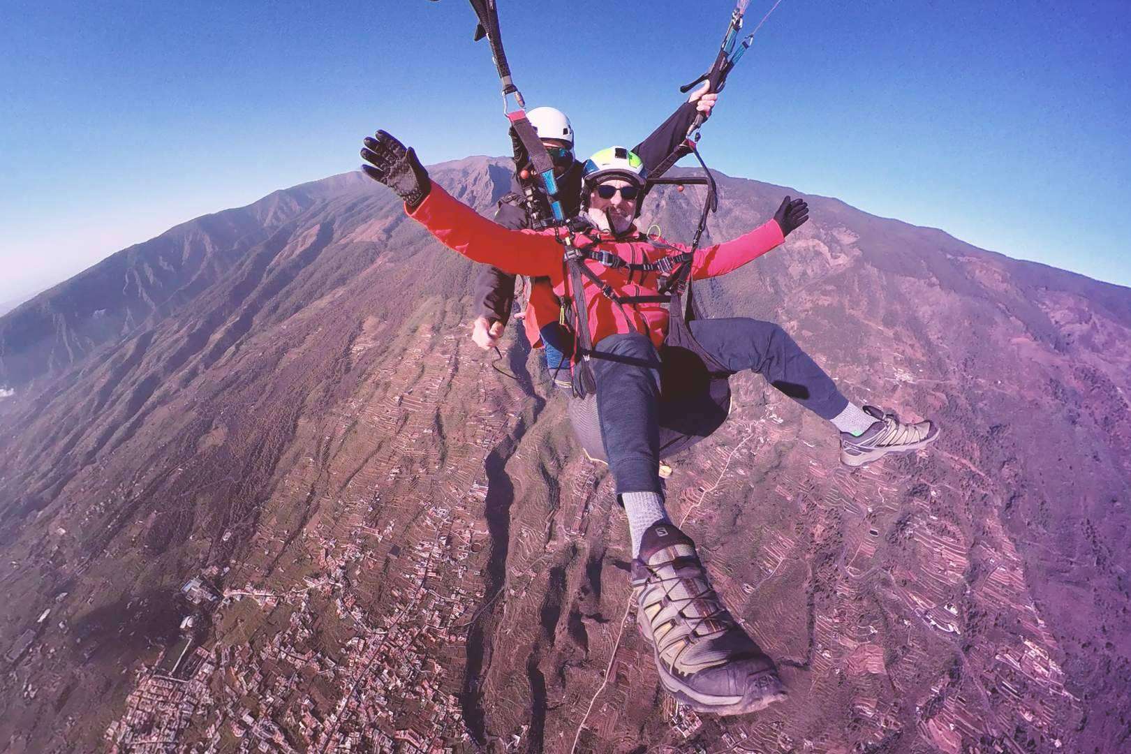 Descubrir la emoción de volar en parapente en Tenerife