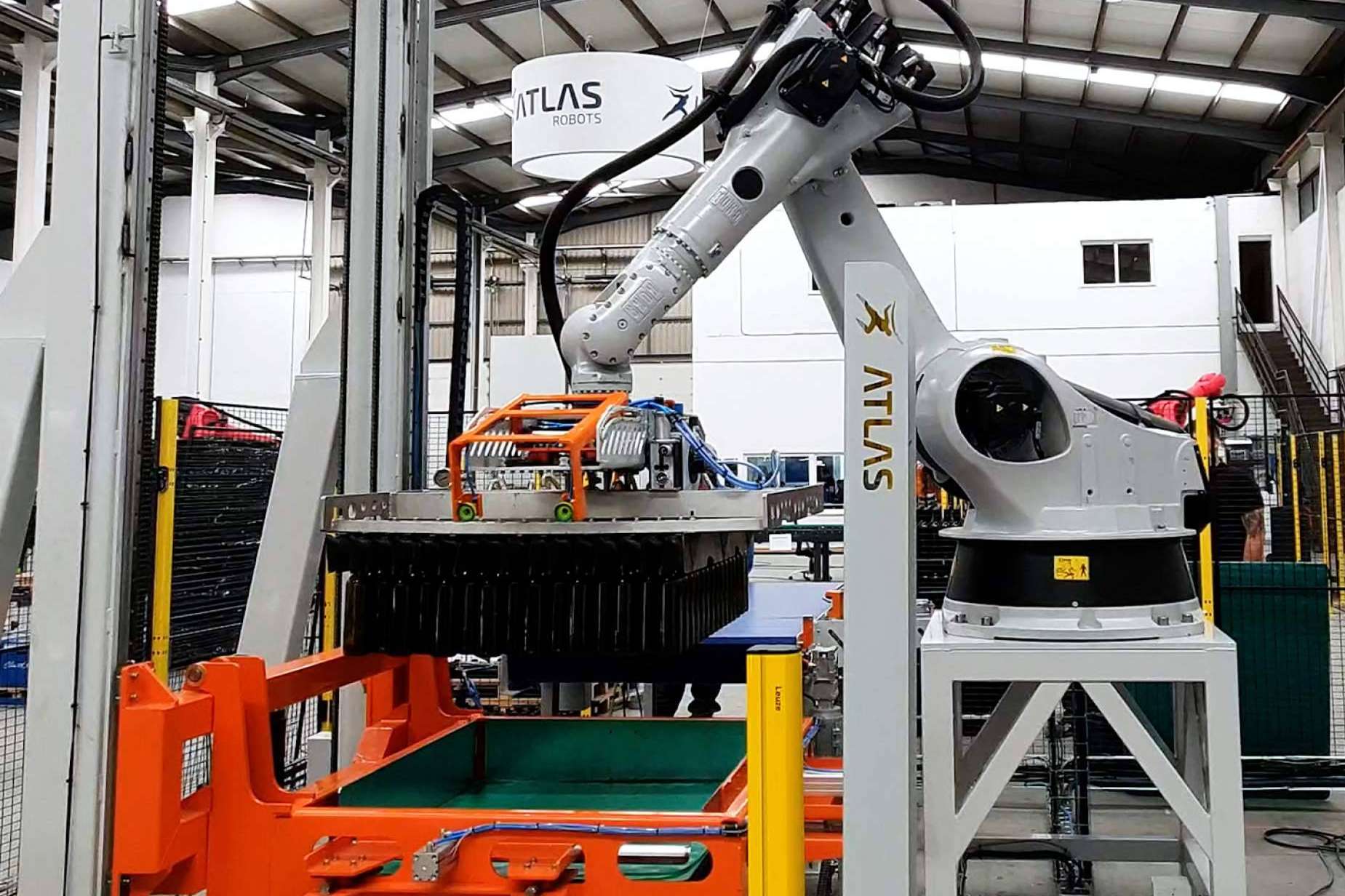 Revolución en la Industria; El Nuevo Robot de Atlas Robots Mueve hasta 200,000 Botellas por Turno