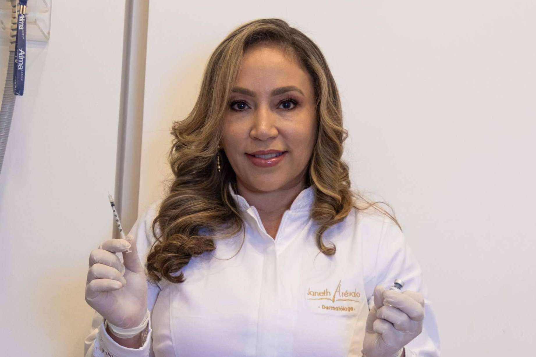 Dra. Janeth Arévalo, líder en tratamientos de rejuvenecimiento facial con Mesoglow