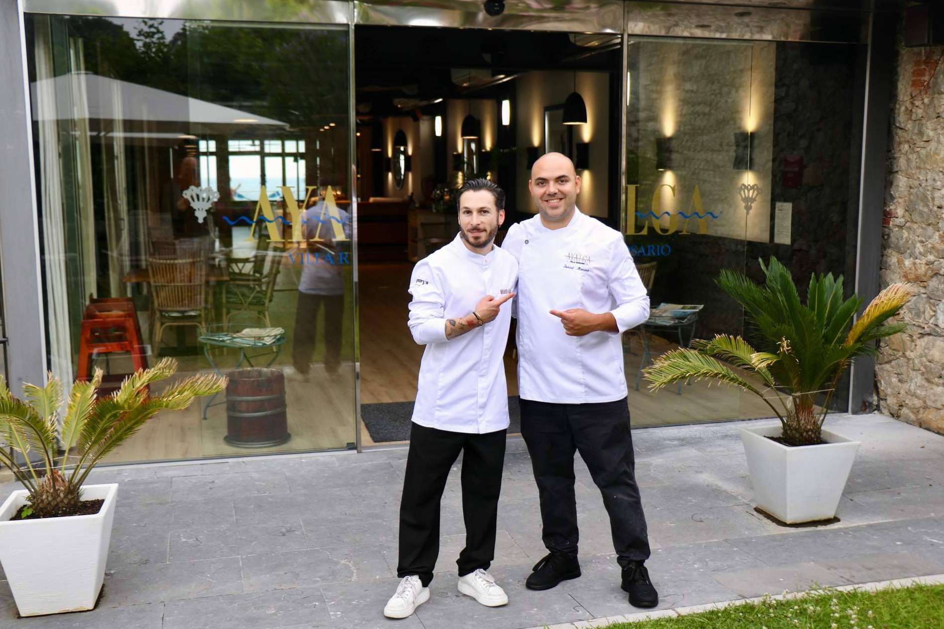 El chef Samuel Naveira cocinó junto al chef Israel Moreno en el restaurante Ayalga de Ribadesella