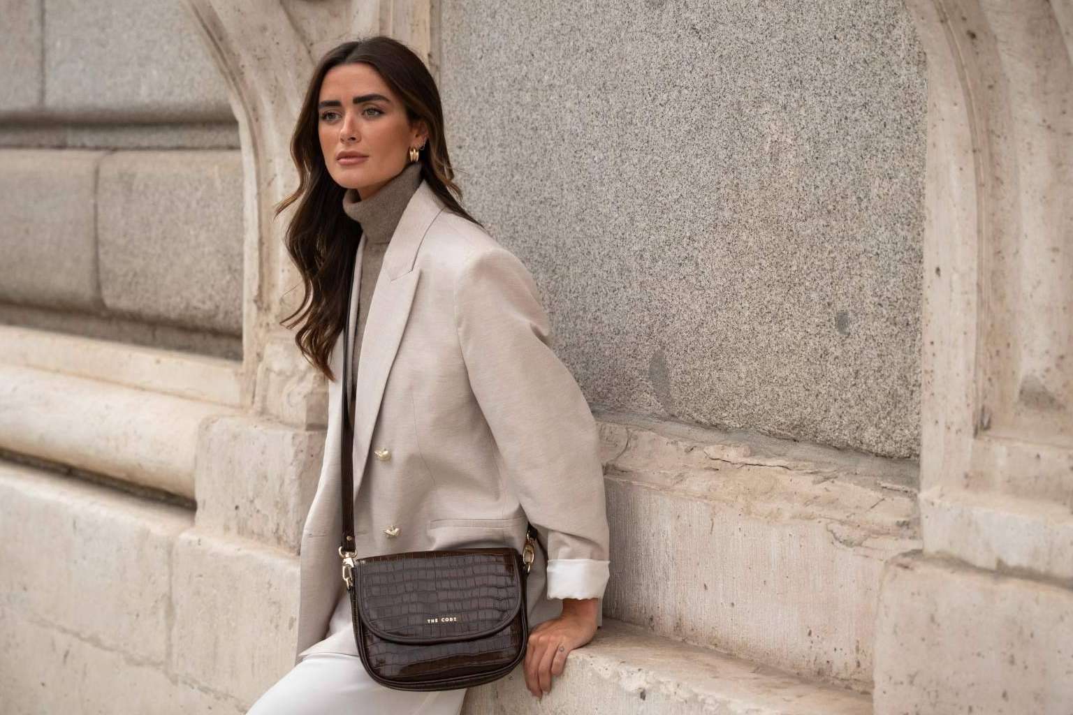 The Code presenta su nueva colección de bolsos; elegancia y artesanía en cada diseño para el otoño