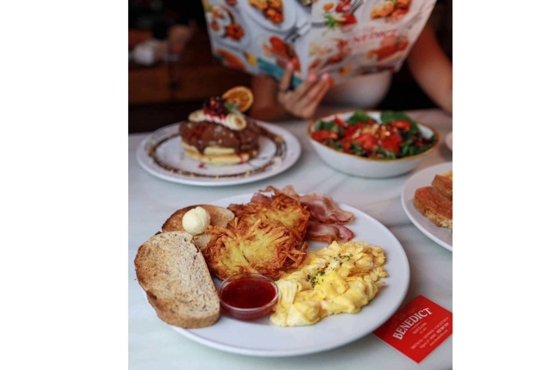 The Benedict Brunch es un lugar muy recomendado para disfrutar comida gourmet