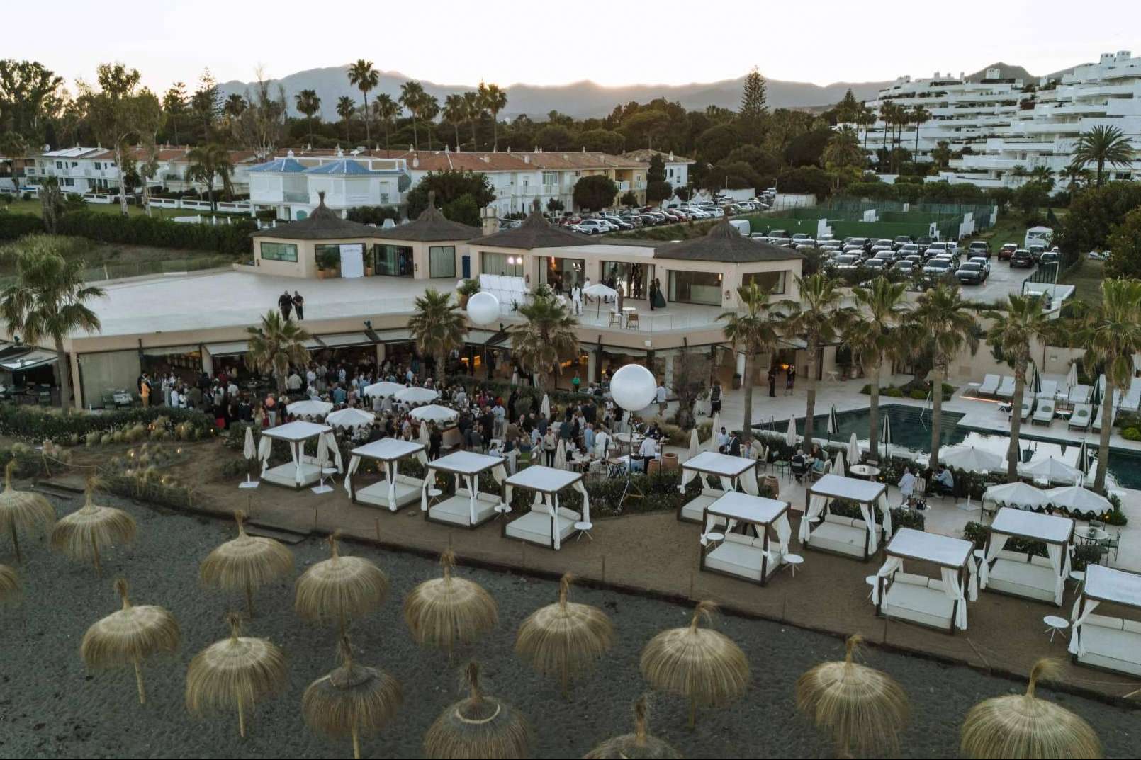 Barbillón Marbella, brillará en Nochevieja con una espectacular cena frente al mar