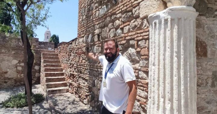 Carlos Hernández, pionero en el turismo guiado de Málaga