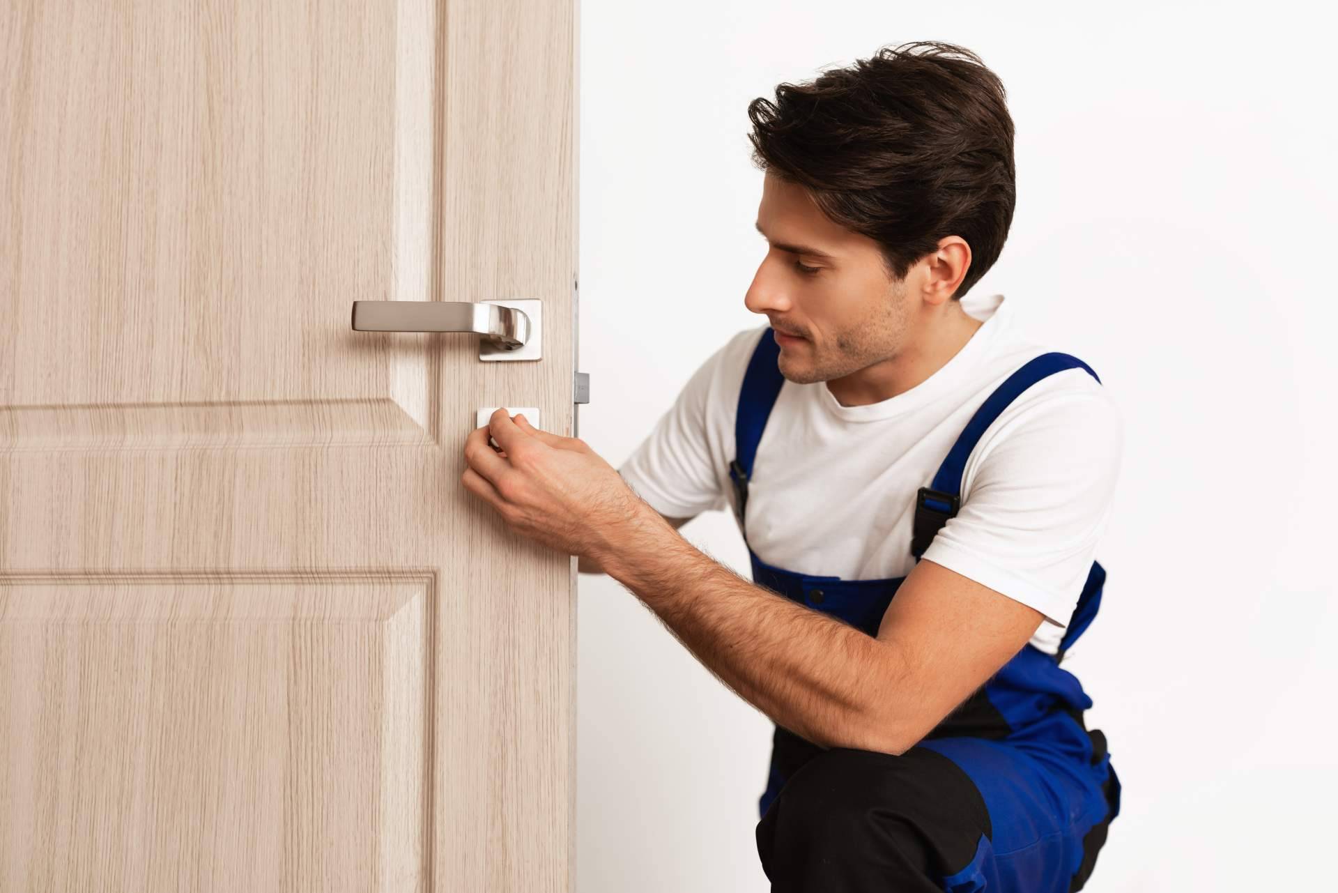 Reparaciones González es una compañía de cerrajeros en Málaga y Torremolinos con garantías