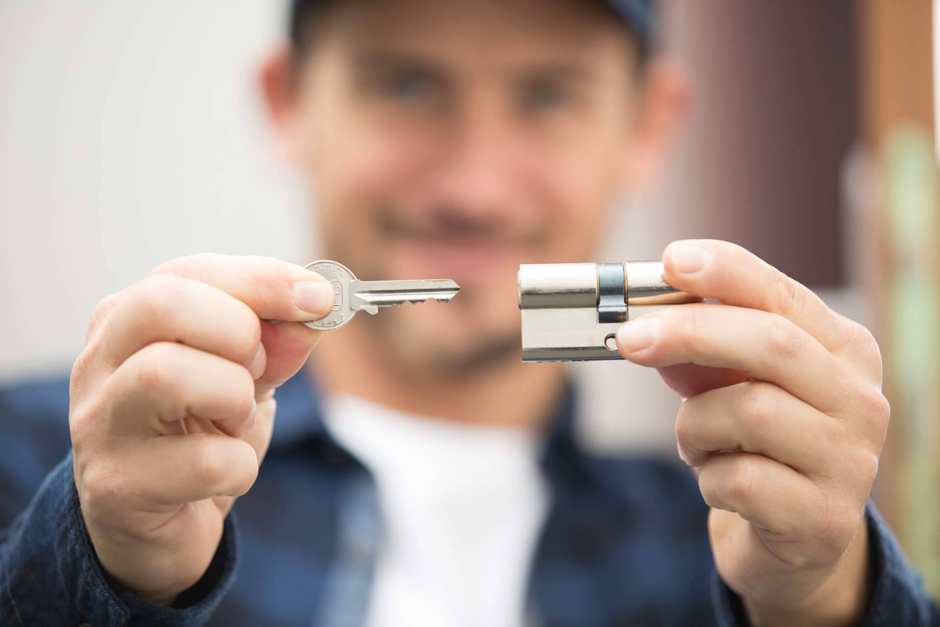 Cerrajeros Elche y Villajoyosa; Soluciones profesionales 24 horas con Reparar tu Casa