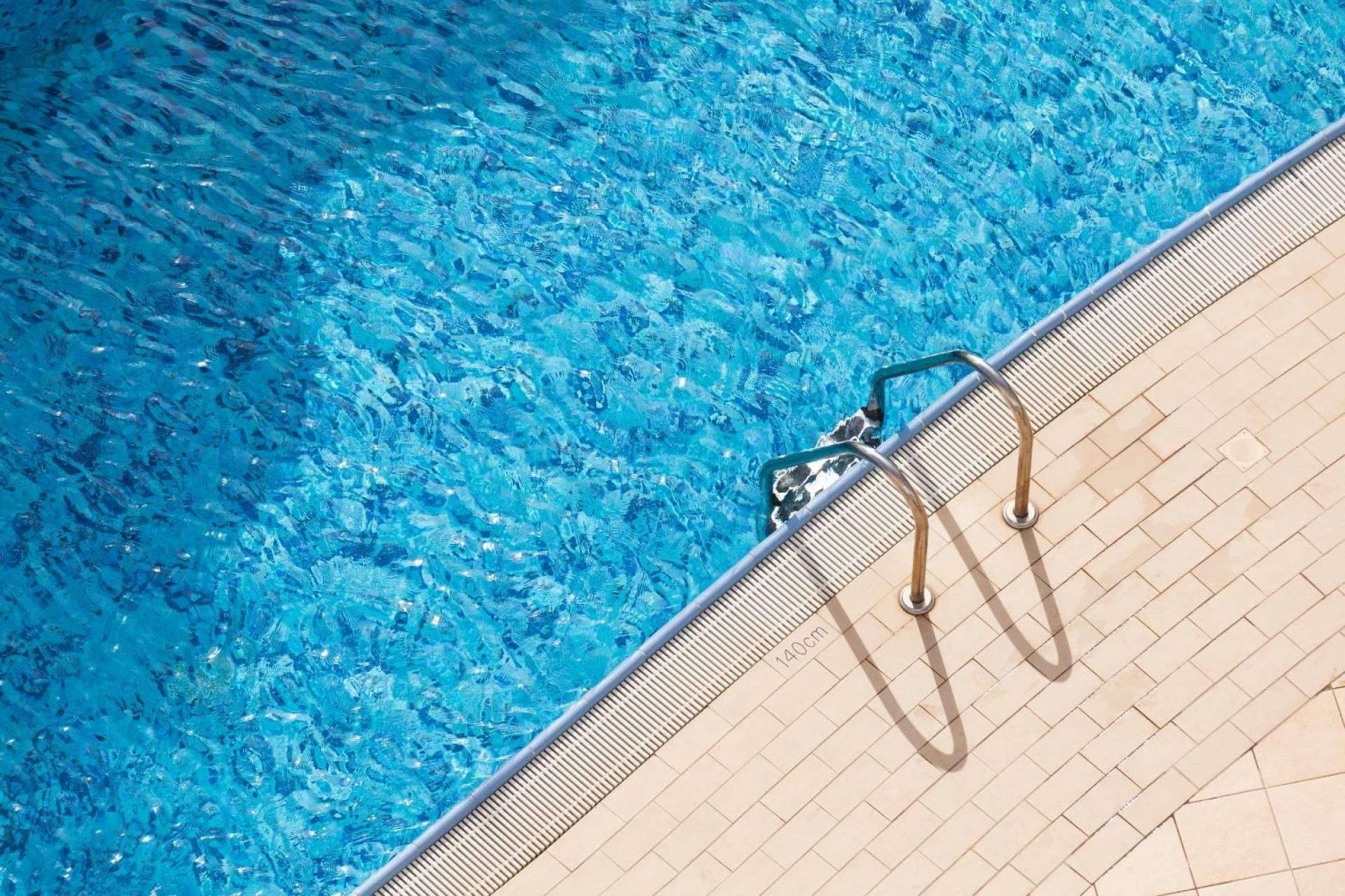 ¿La piscina pierde agua? Podría ser una fuga y no evaporación