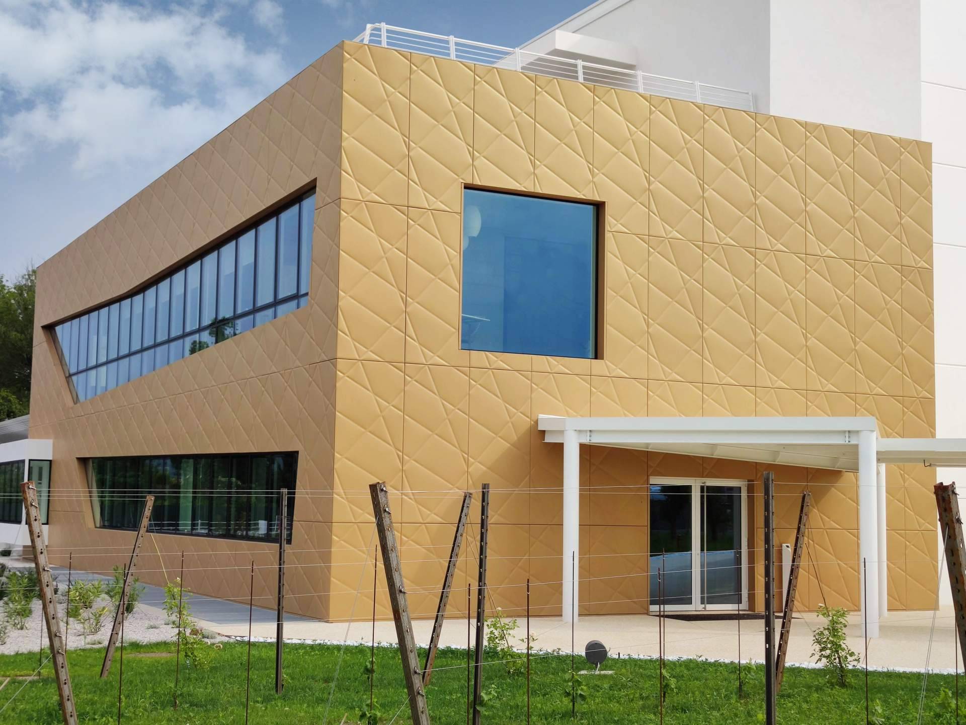 El Revestimiento Metálico 3D de Mossyrock Design está redefiniendo la Arquitectura exterior e interior