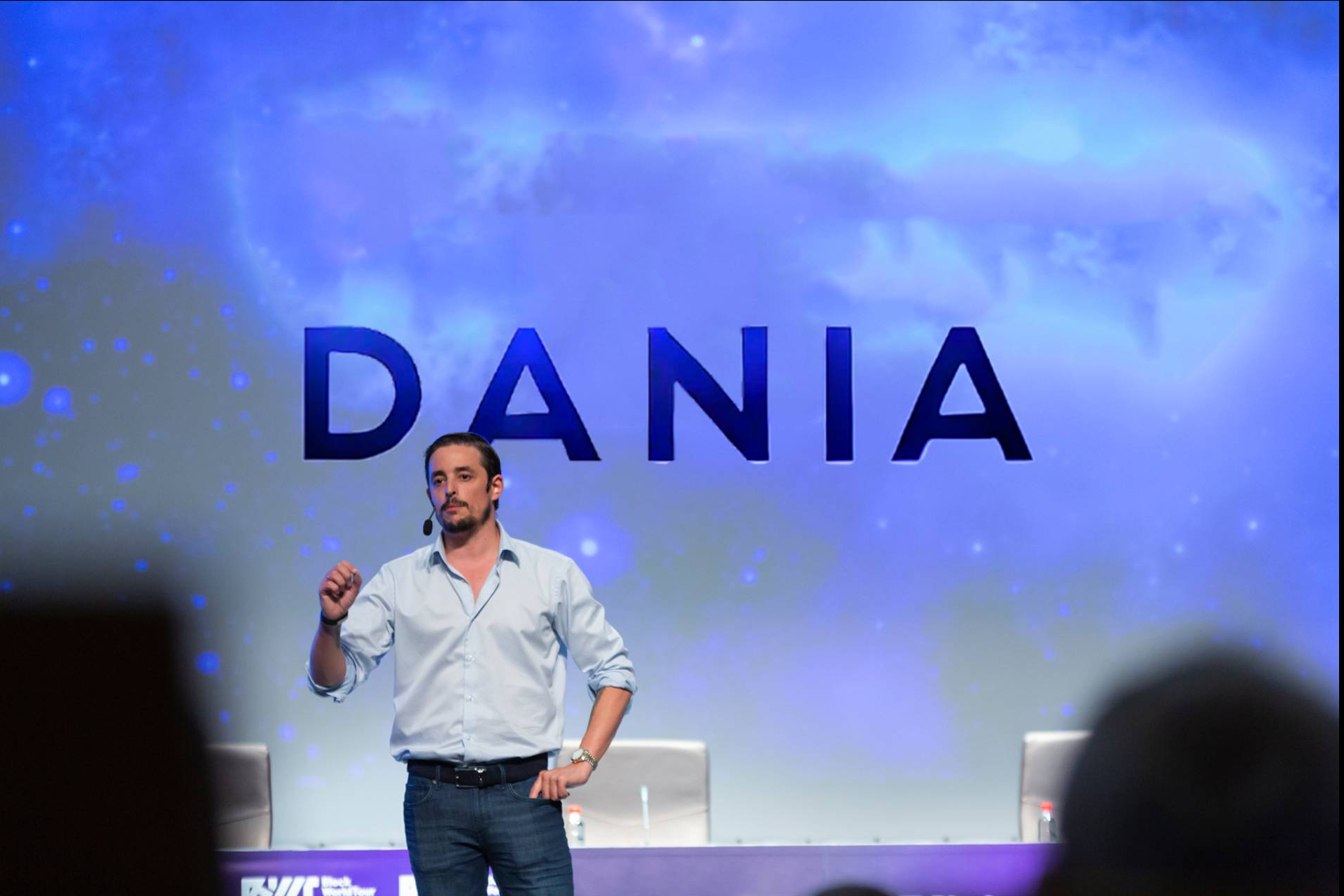 DANIA lanza el ecosistema de IA líder para empresas hispanas que quieren vender más