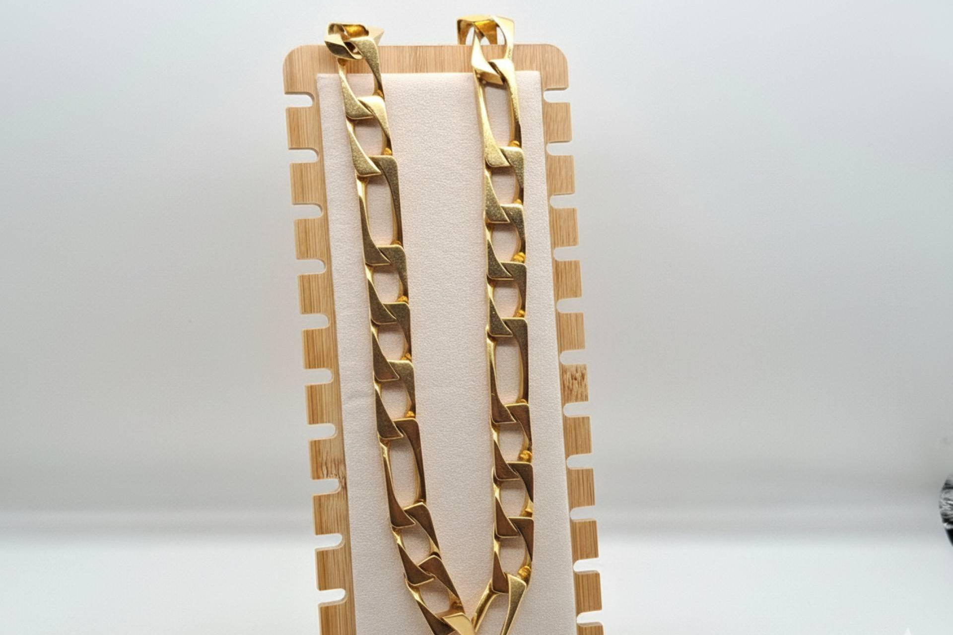 Escrapalia; cómo comprar joyas y relojes en subasta con confianza, donde el comprador fija el precio