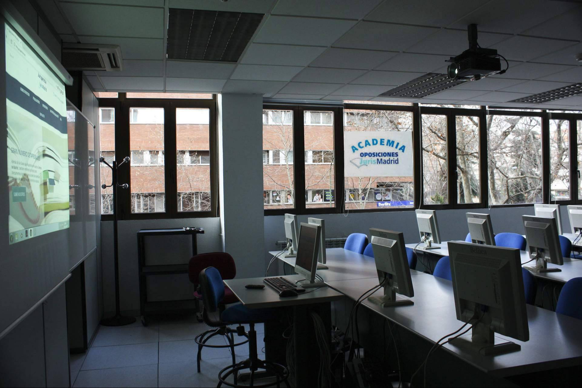 Jurispericia, la academia de oposiciones más antigua de España, continúa formando a futuros funcionarios de Justicia