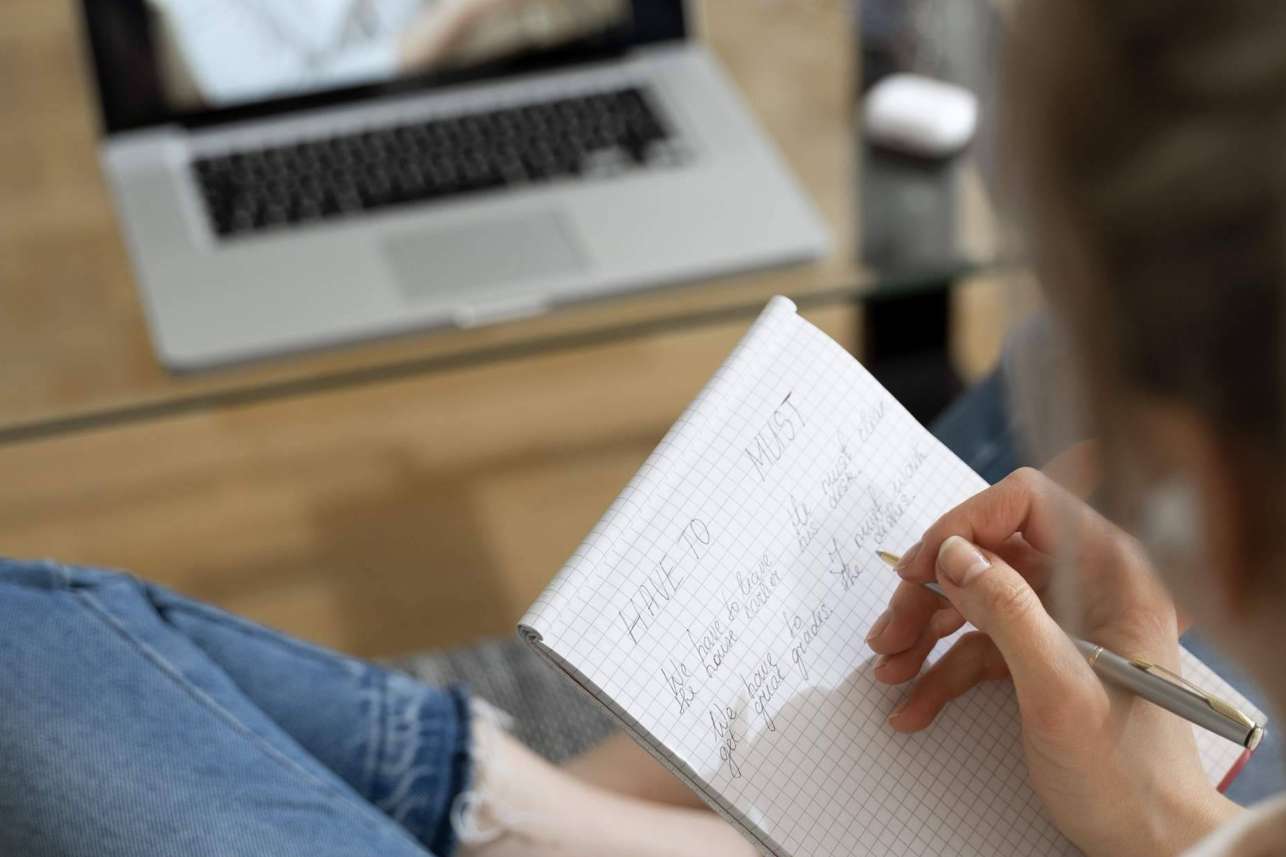 La terapia se normaliza en España y crece la atención psicológica online