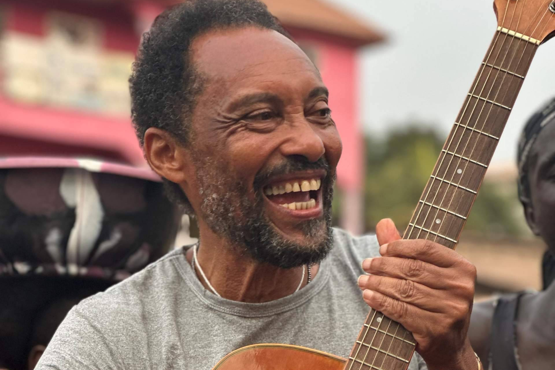 Seydu; música que salva vidas, palabras que transforman