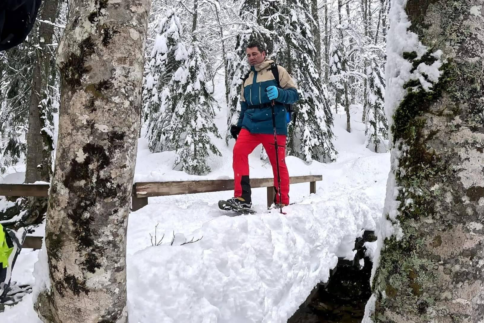 Raquetas de nieve en el Pirineo Aragonés, la actividad estrella del senderismo invernal