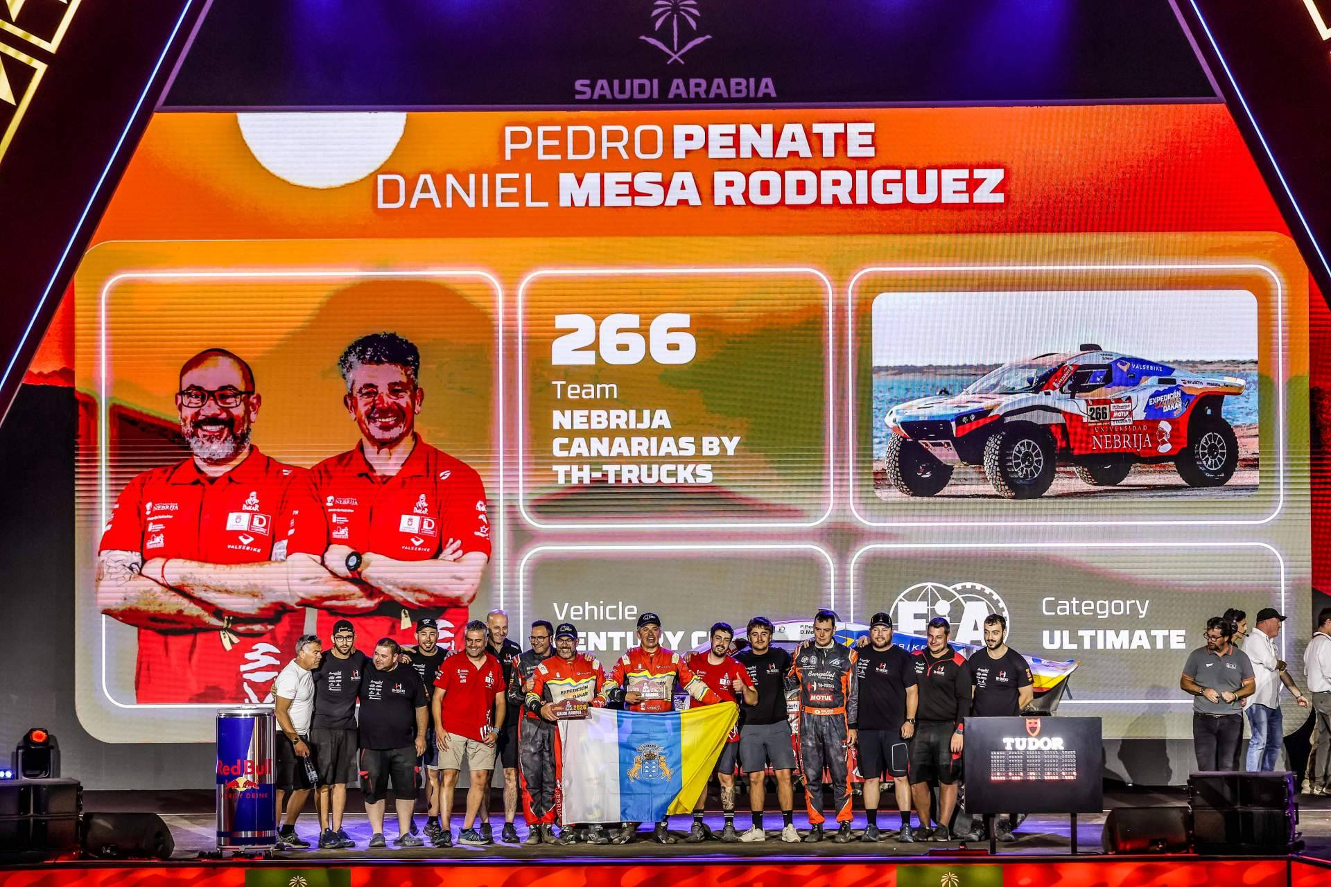 Pedro Peñate y Dani Mesa culminan un Dakar histórico para Canarias y España