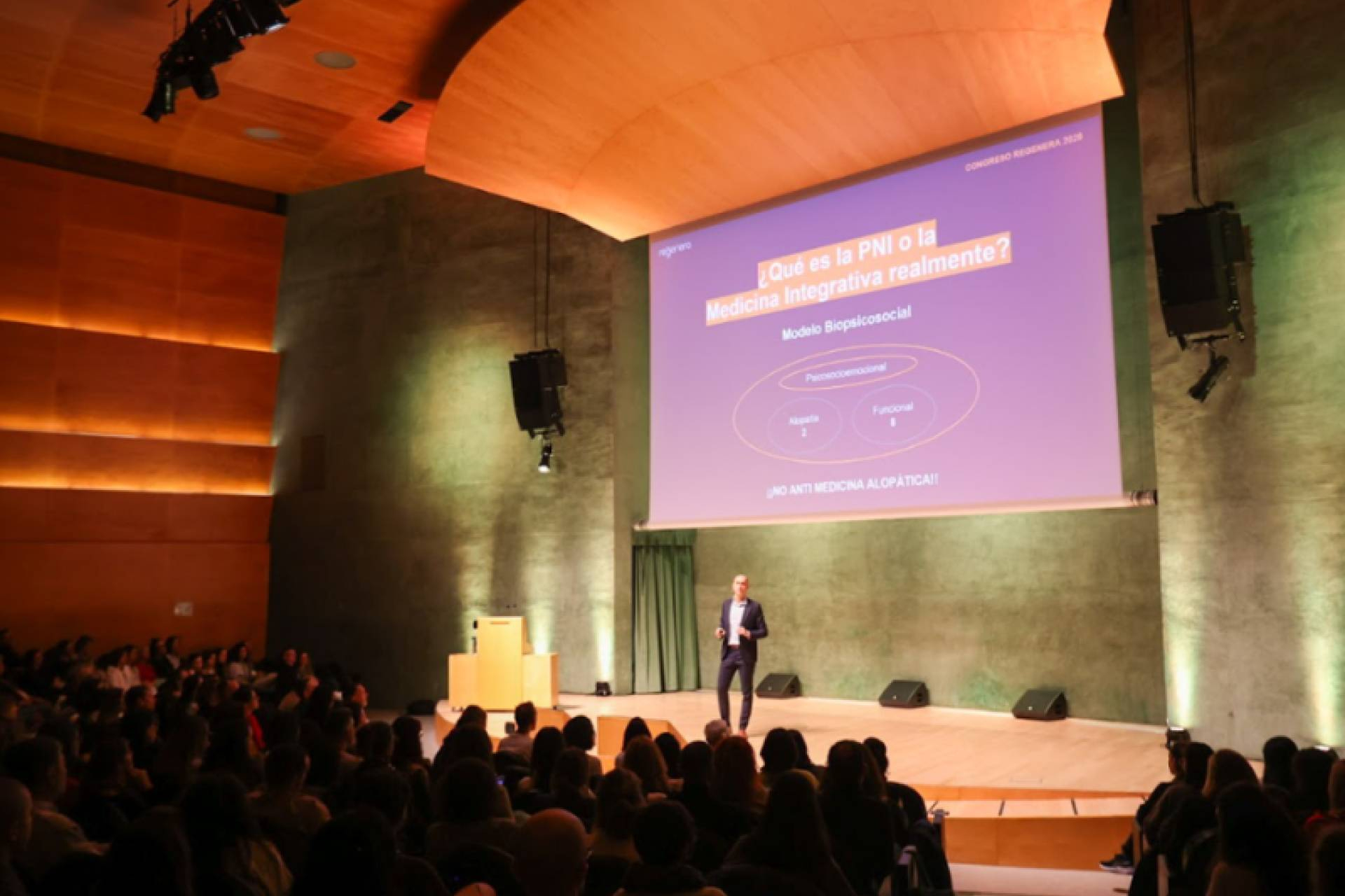 El IV Congreso Regenera reúne a 500 profesionales de la salud integrativa y la PNI Clínica en Barcelona