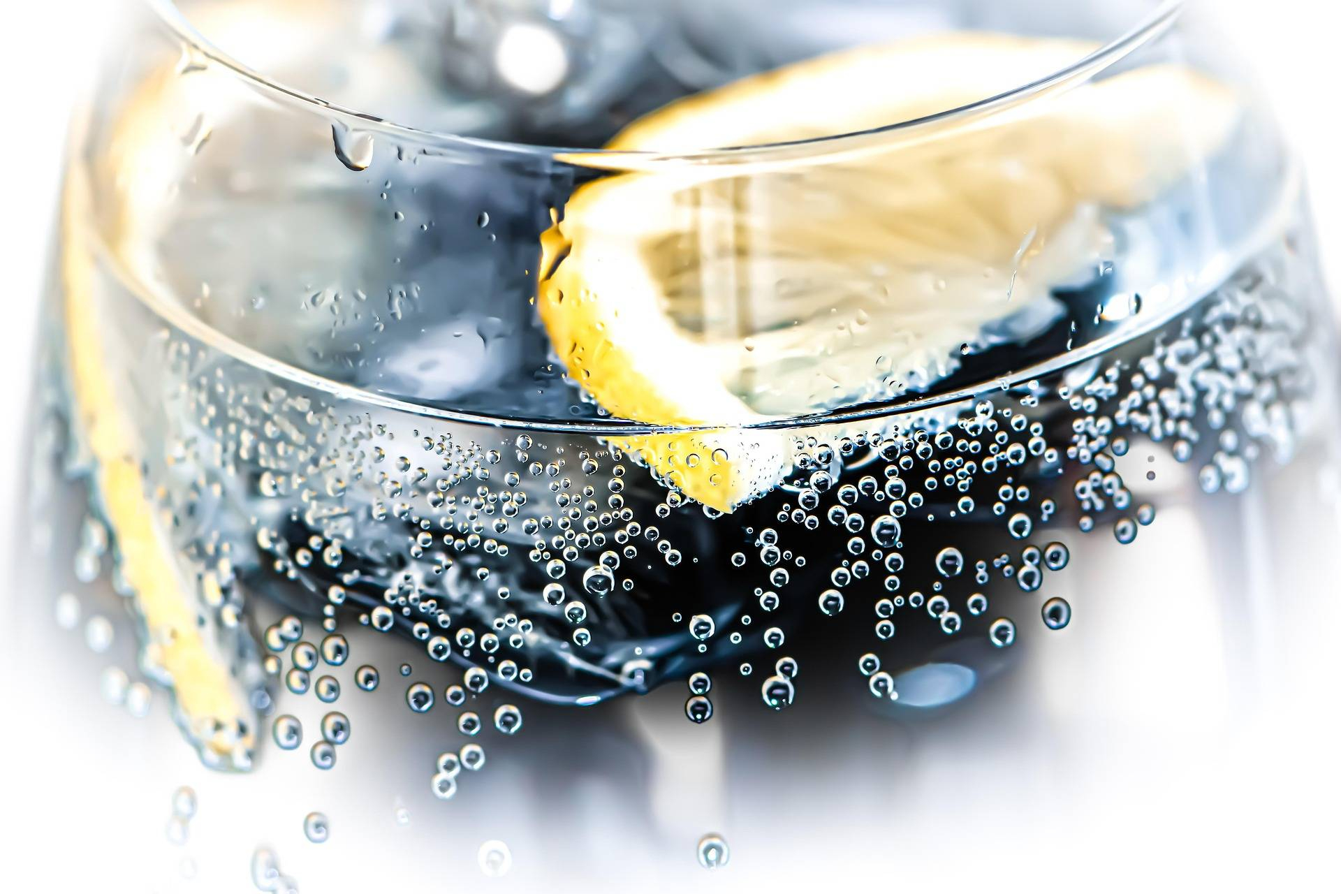Agua con gas; mitos y realidades sobre esta bebida de moda