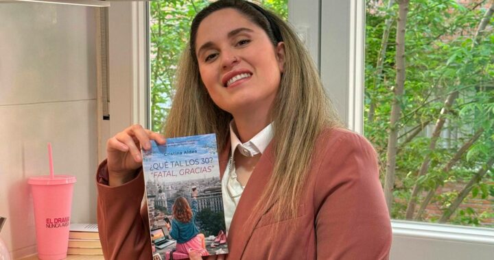 ‘¿Qué tal los 30? Fatal, gracias.’; la novela de Cristina Aldea sobre expectativas, amor y caos cotidiano