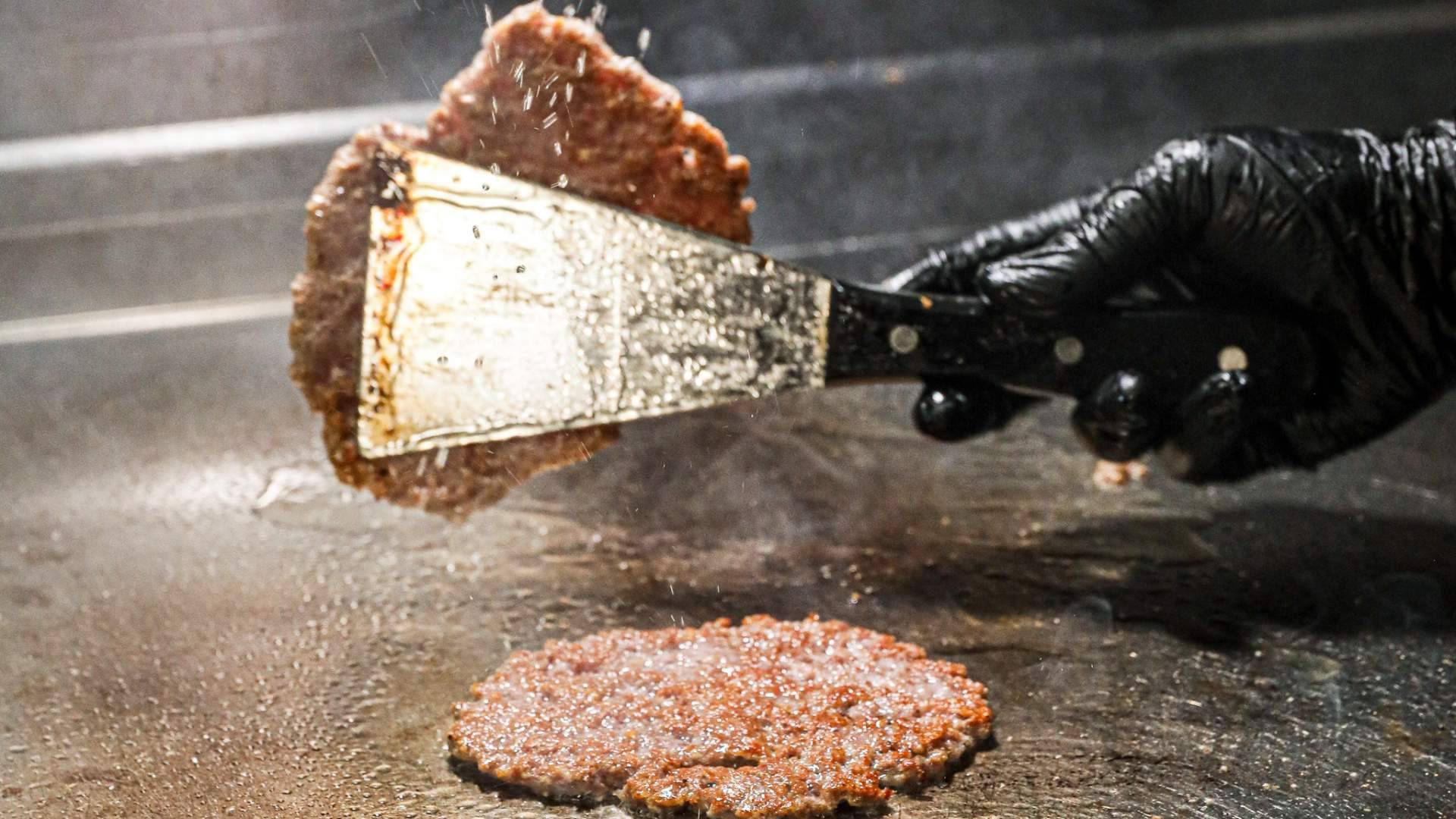 La Central refuerza su apuesta por la innovación burger en Barcelona con especiales mensuales