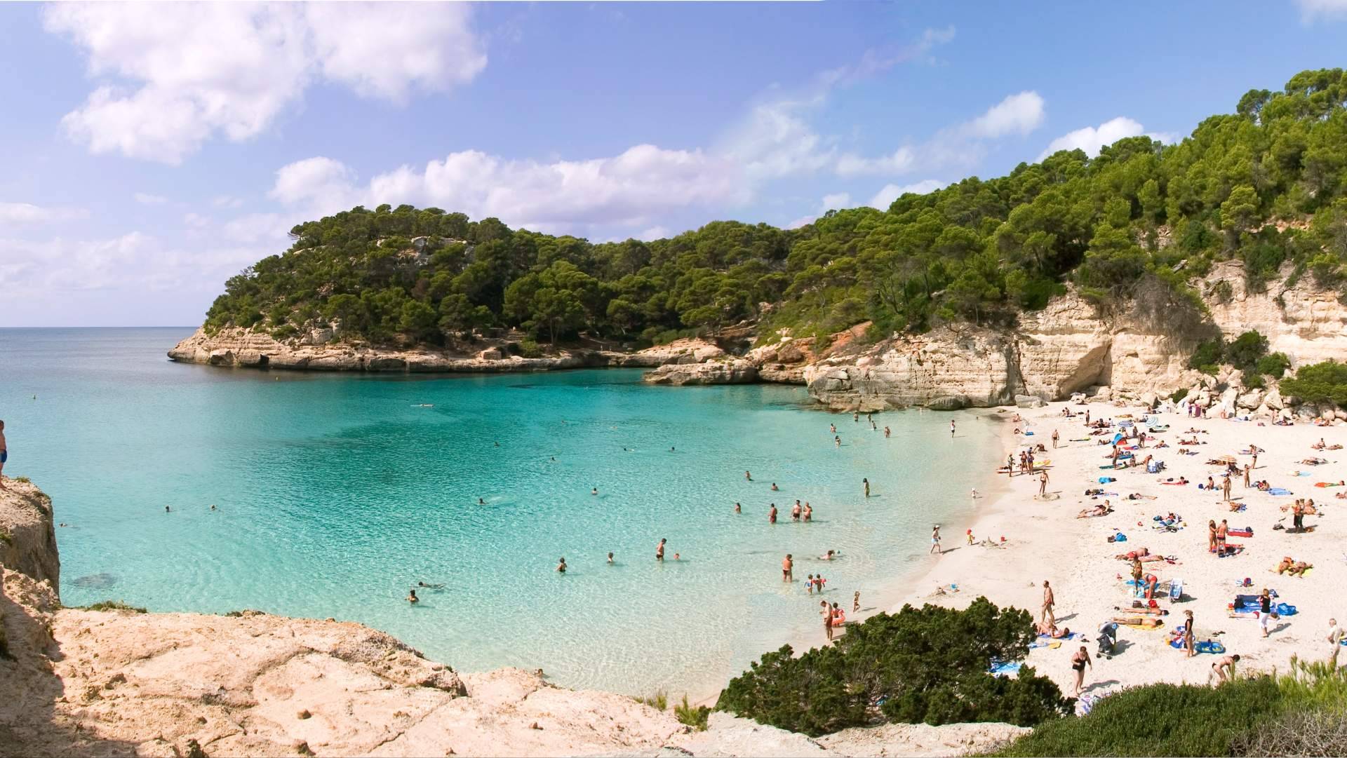 Del Mediterráneo al Atlántico, los mejores enclaves para estrenar el año en el mar