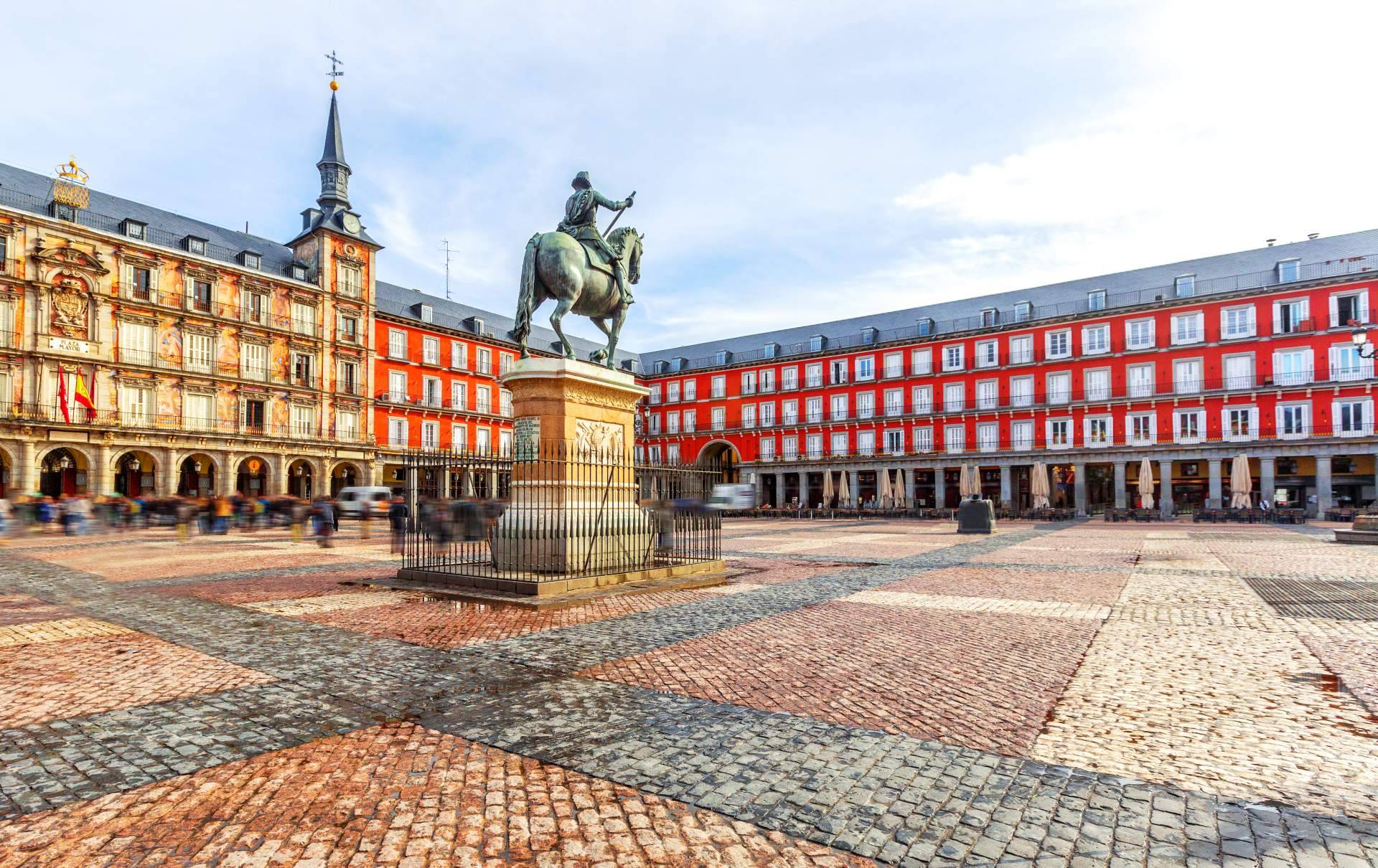 Viajar a Madrid desde Argentina, ¿conviene alquilar un auto?