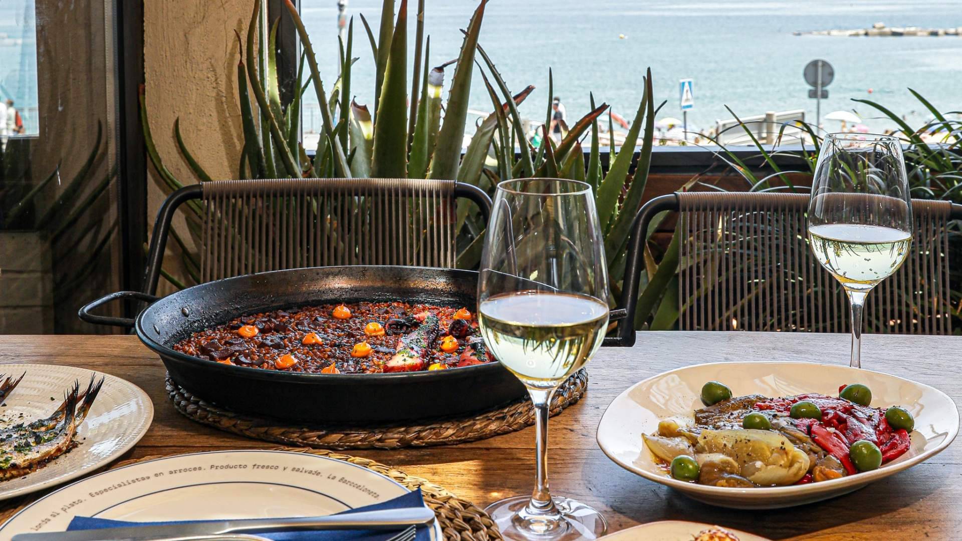 Barraca recupera su lugar en Barcelona con paellas a la leña frente al mar de la Barceloneta