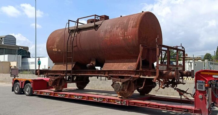 La Fundación del Patrimonio Ferroviario preserva un singular vagón cisterna de construcción alemana