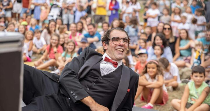Cómo el teatro de calle conquista a públicos que nunca planearon asistir a una función