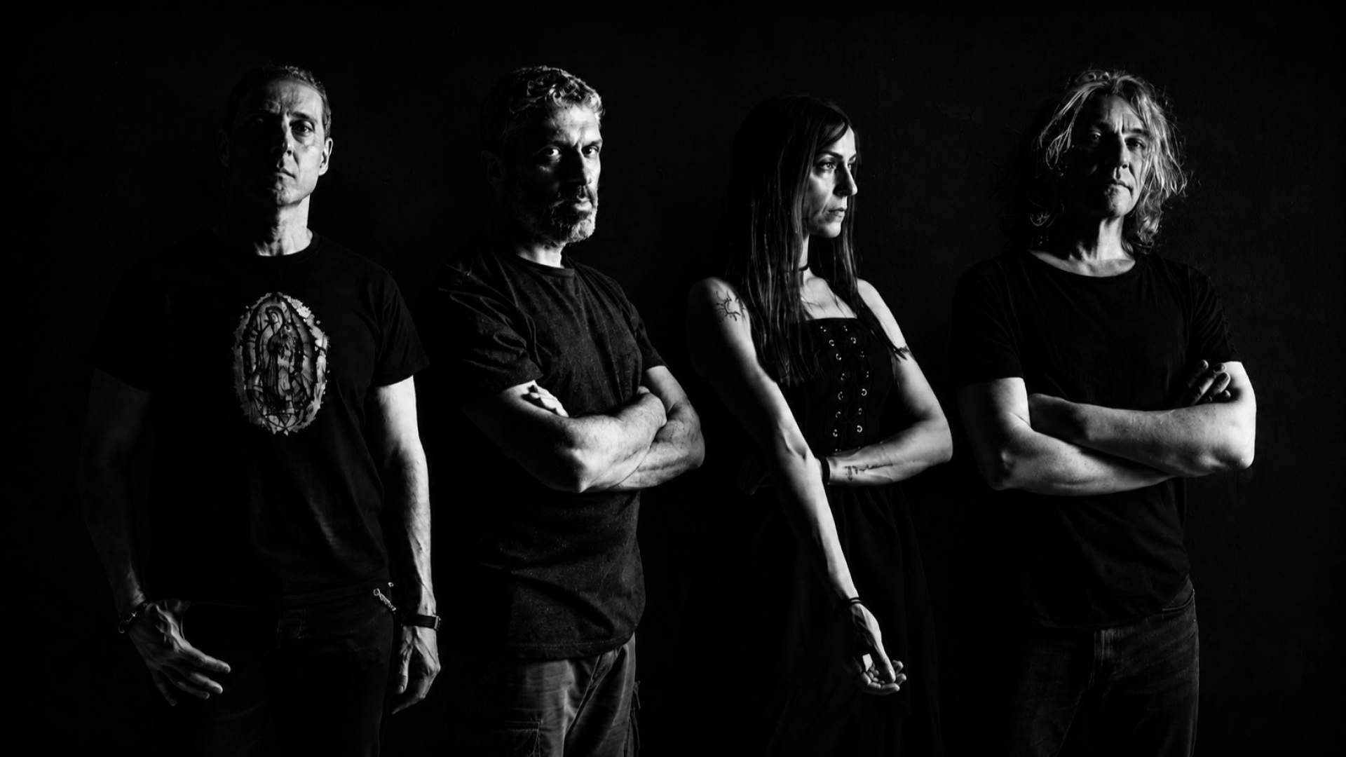Belide publica 'Caminando a tientas', disponible en CD, vinilo y cassette