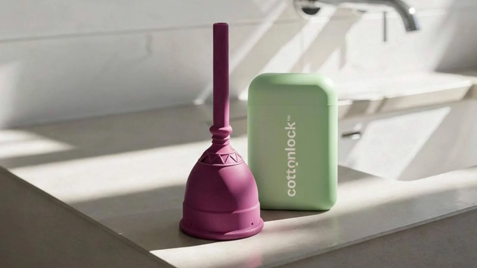 La nueva copa menstrual COTTONLOCK facilita el vaciado fuera de casa sin necesidad de retirarla